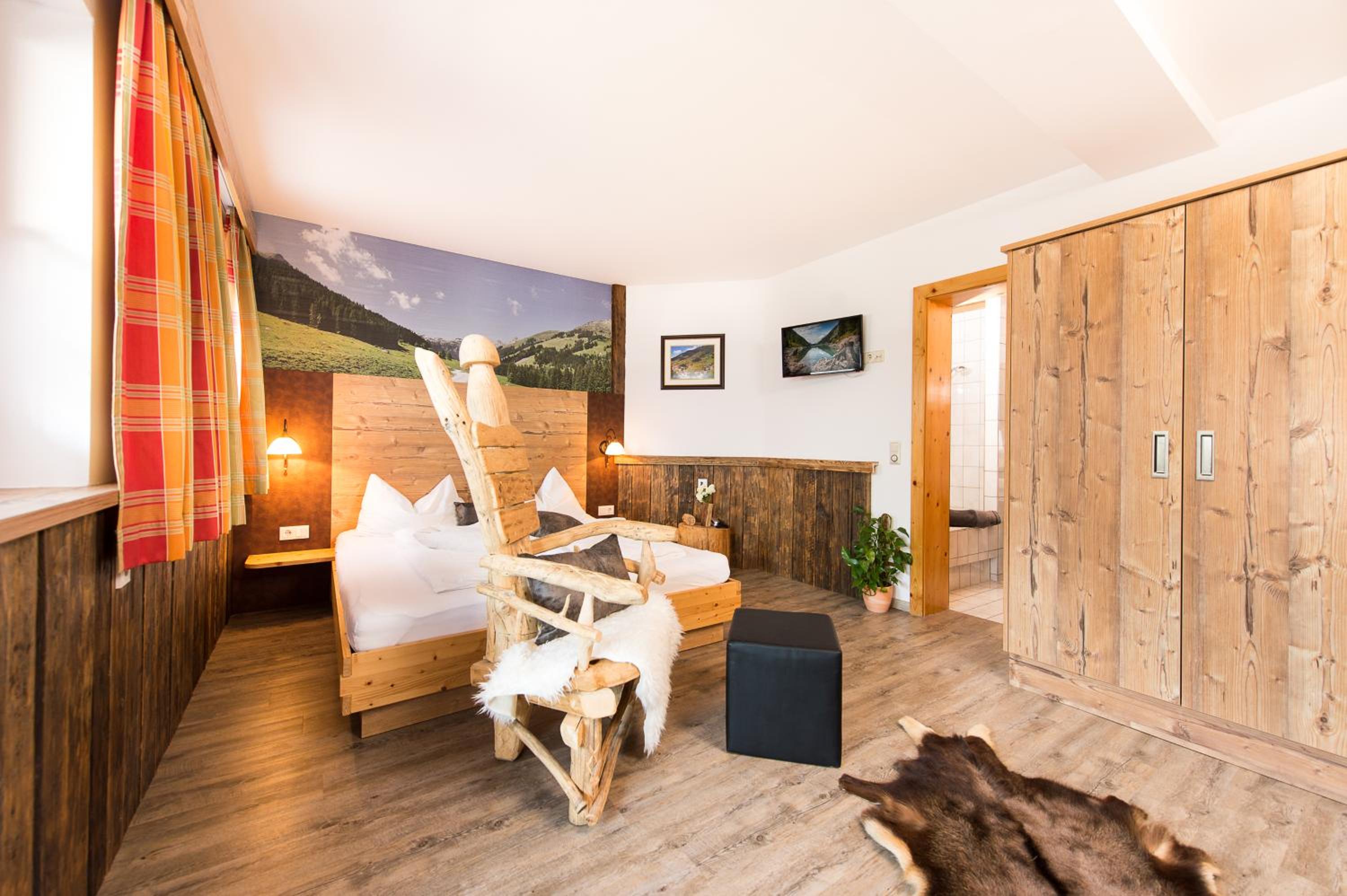 Deluxe Double Room with Bath photo 2