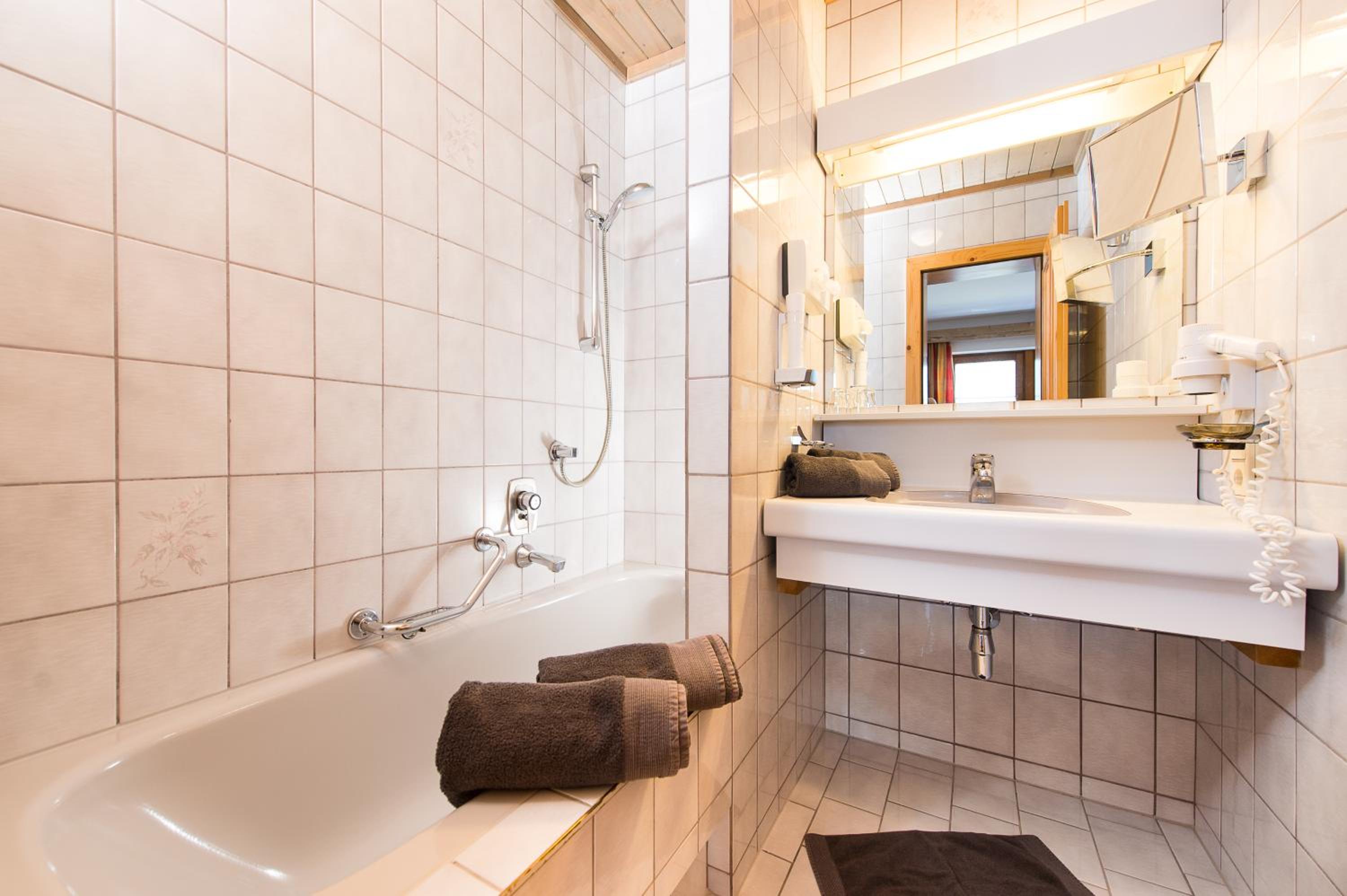 Deluxe Double Room with Bath photo 3