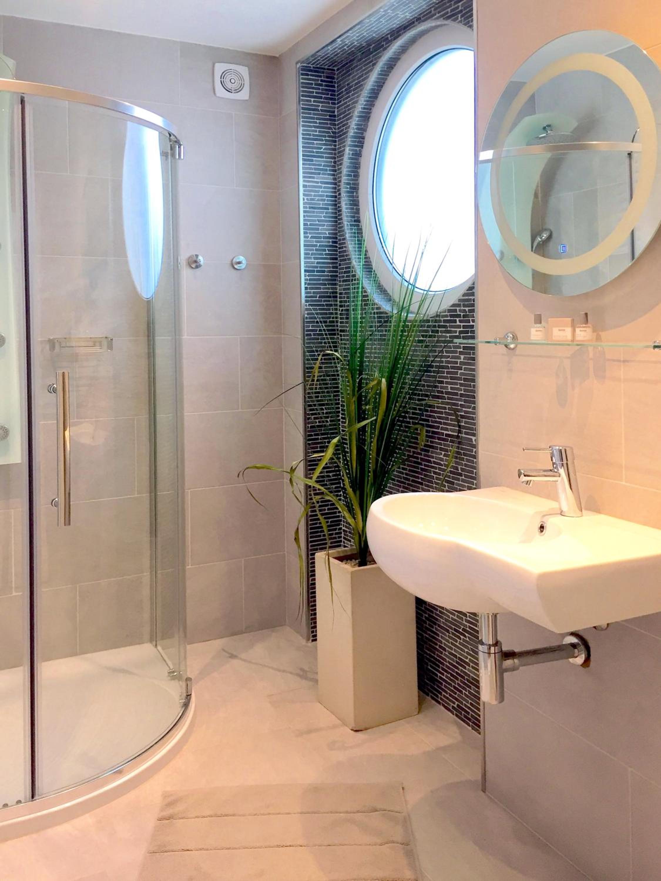 Two-Bedroom Holiday Apartment (6 Adults) - Photo 33