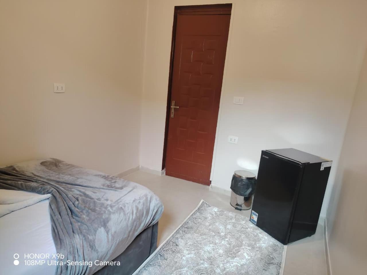 Single Room with Bathroom photo 2