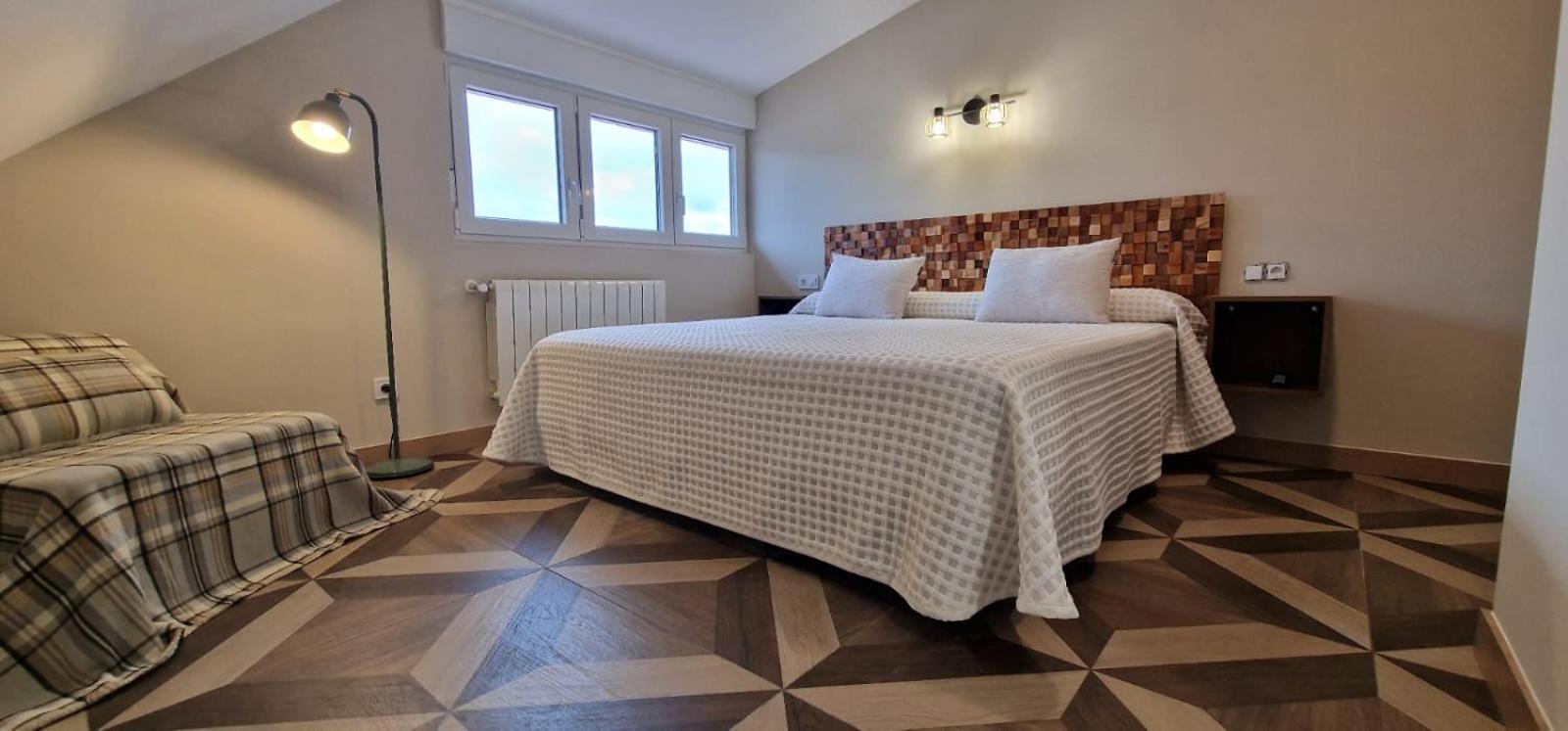 Deluxe Room (2 Adults + 1 Child)