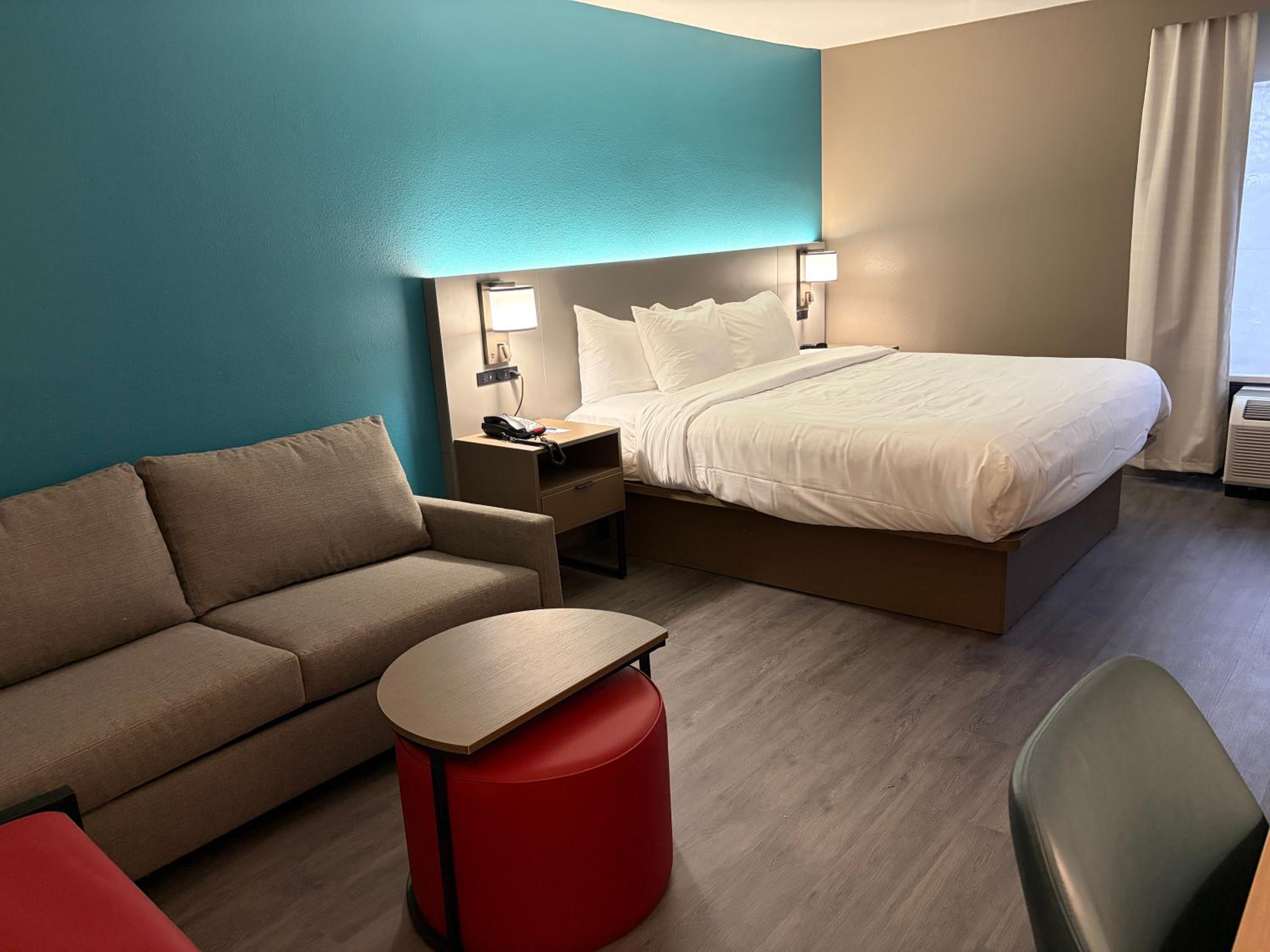 One King Bed One Single Bed Nonsmoking - Photo 1