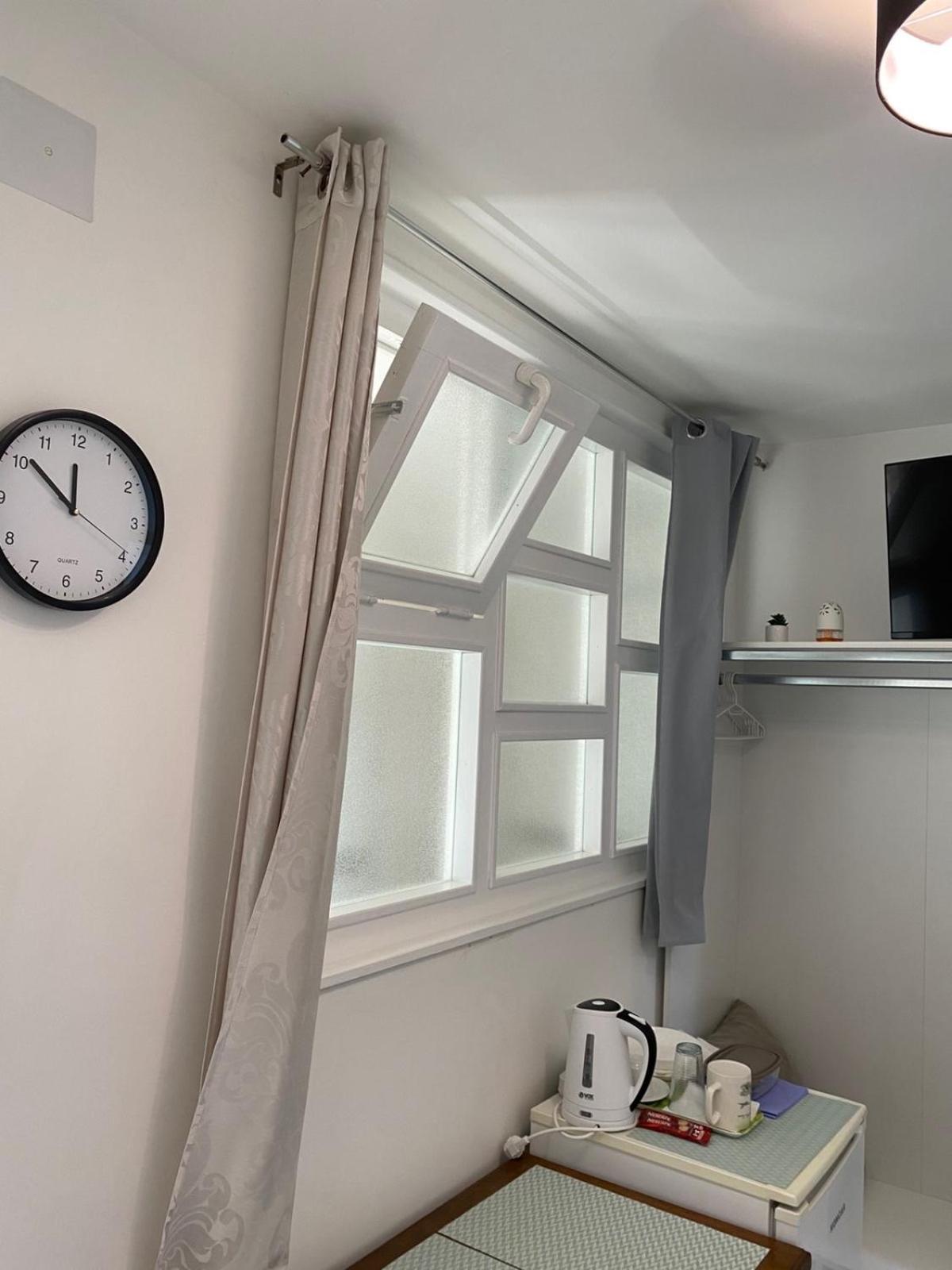Single Room with Bathroom photo 2