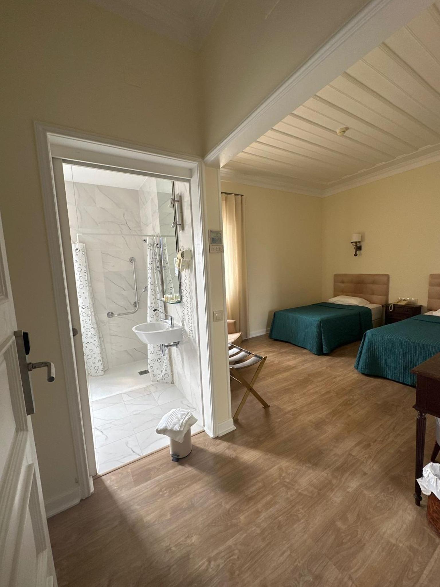 Double or Twin Room - Disability Access photo 2