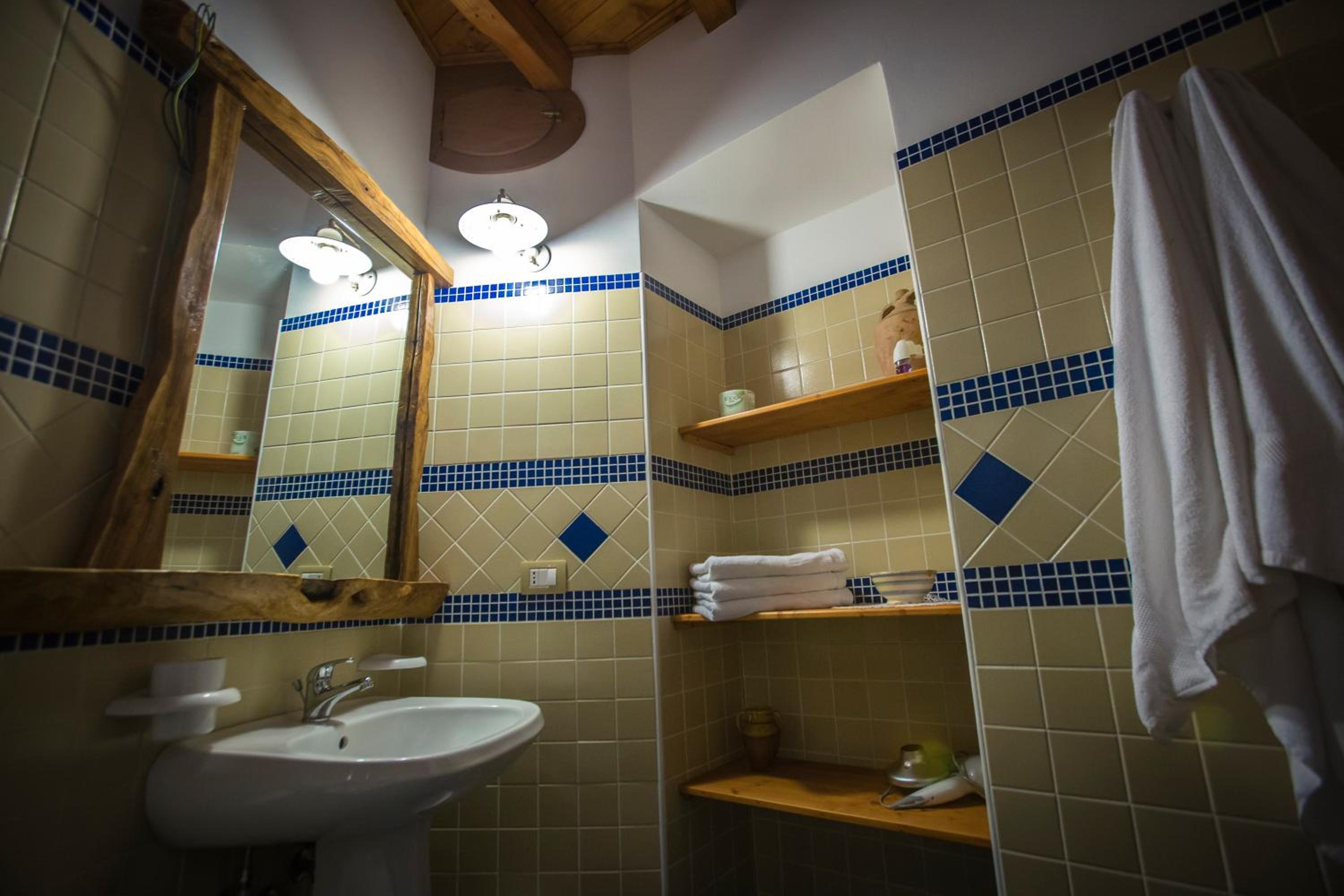 Three-Bedroom Villa - Photo 2