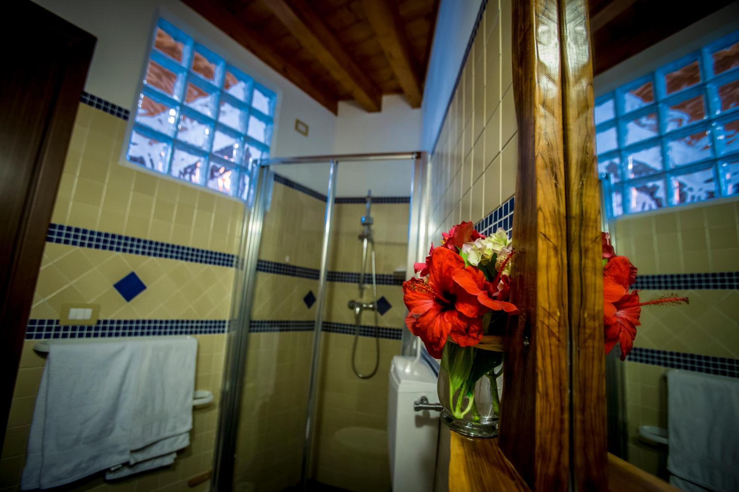 Three-Bedroom Villa - Photo 8