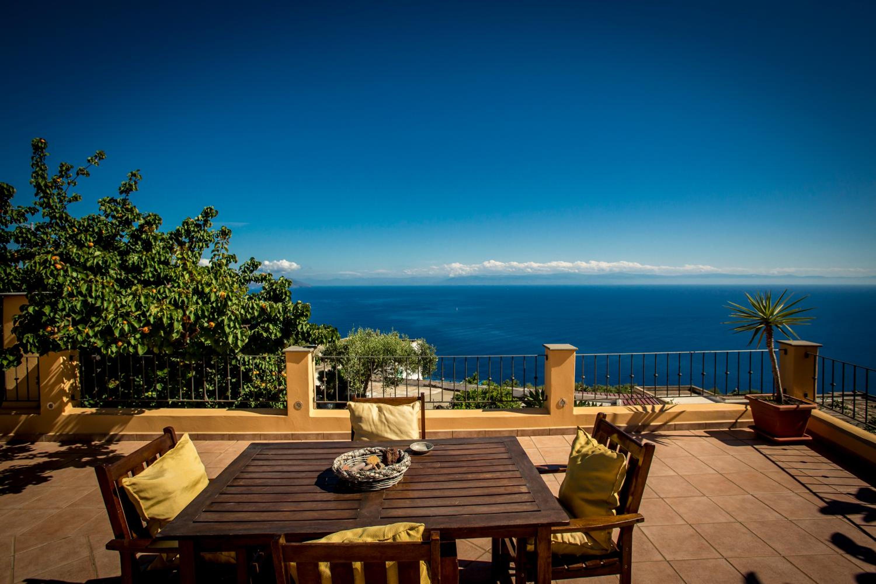 Three-Bedroom Villa - Photo 9