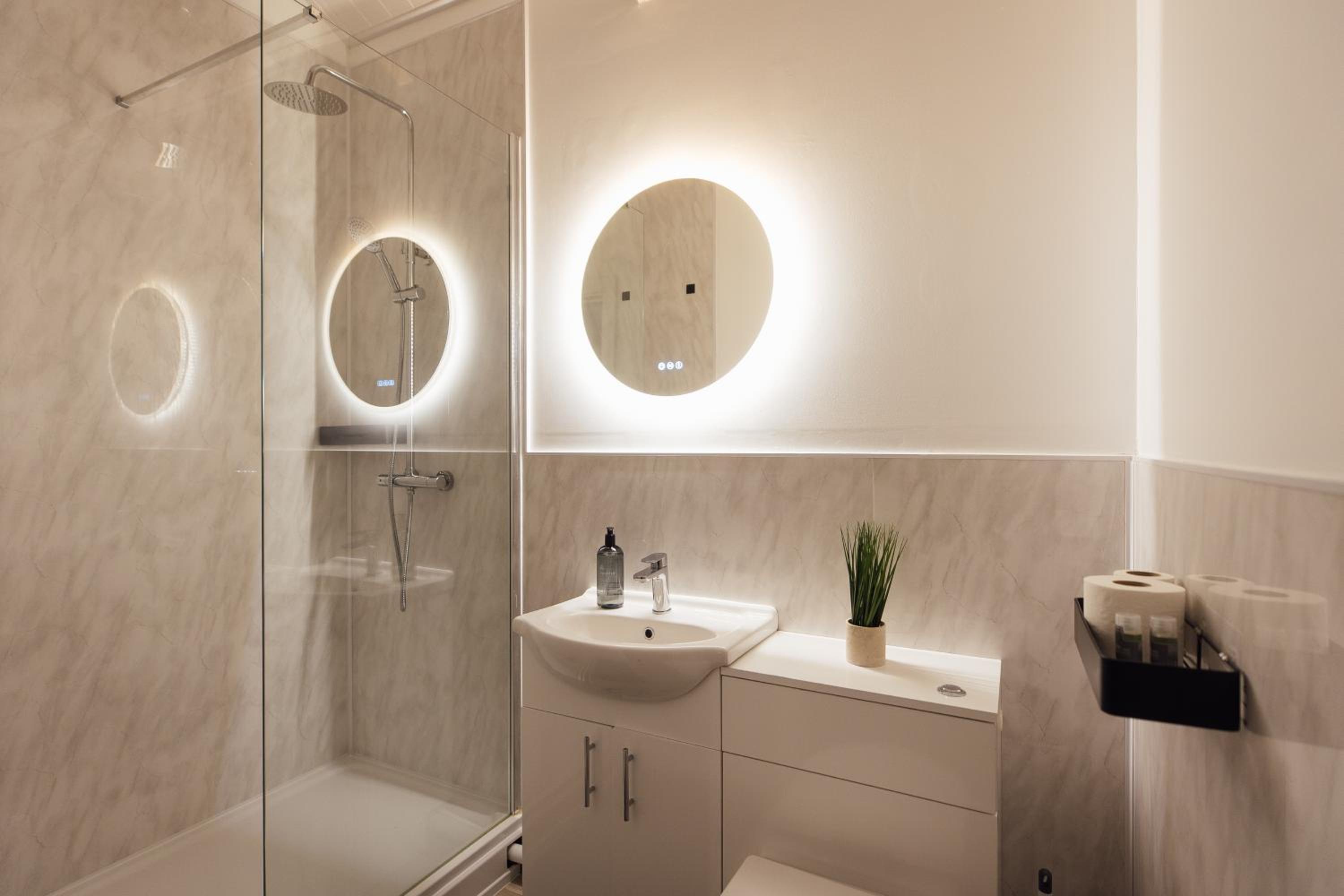 Deluxe Queen Suite