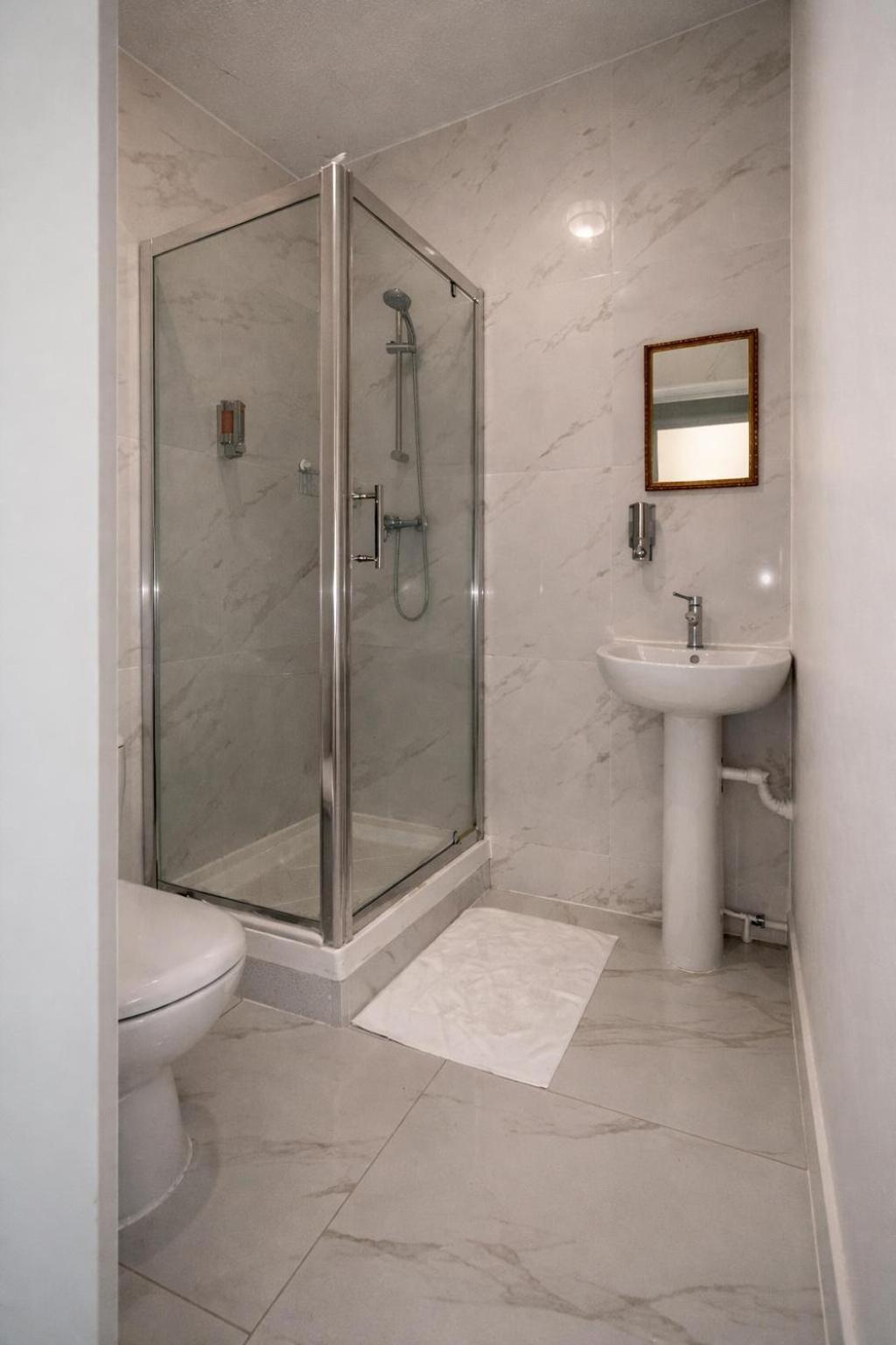 Single Room with Shared Bathroom photo 2