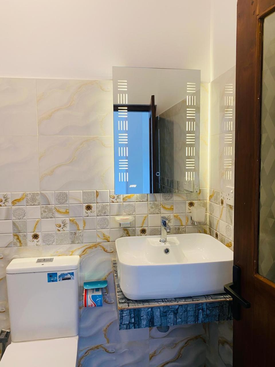 Deluxe Double Room with Balcony and Sea View photo 2
