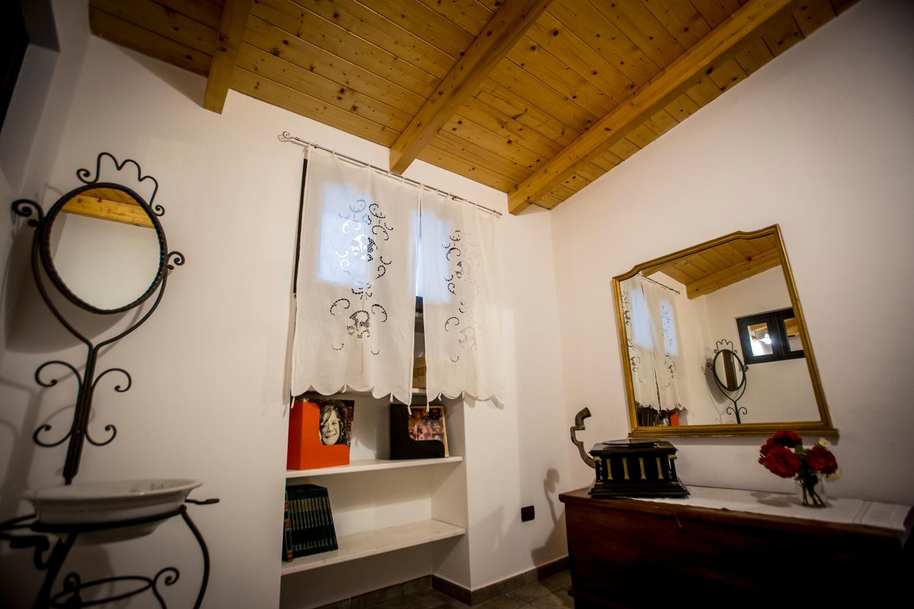 Superior Family Room - Photo 2