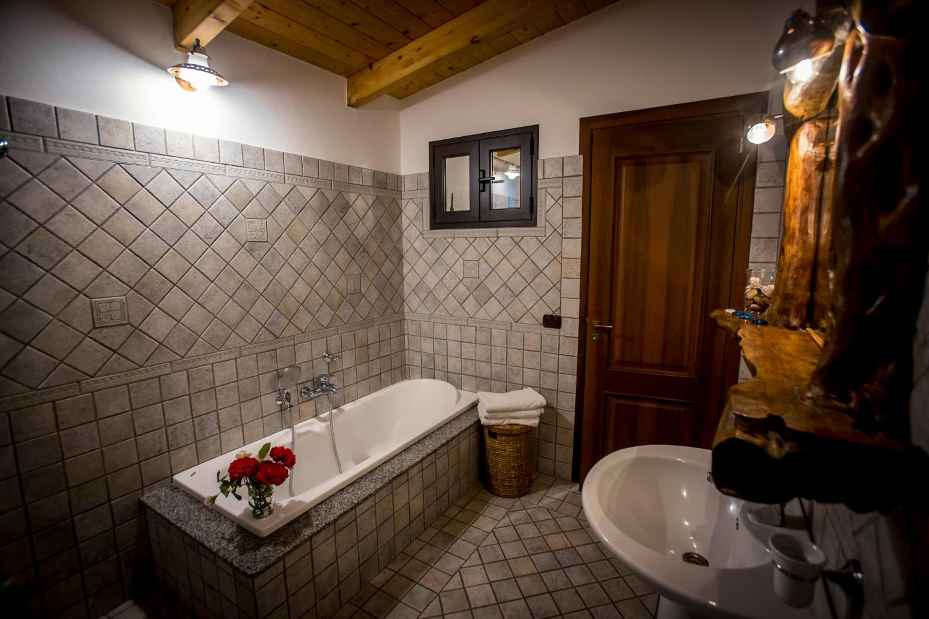 Superior Family Room - Photo 5