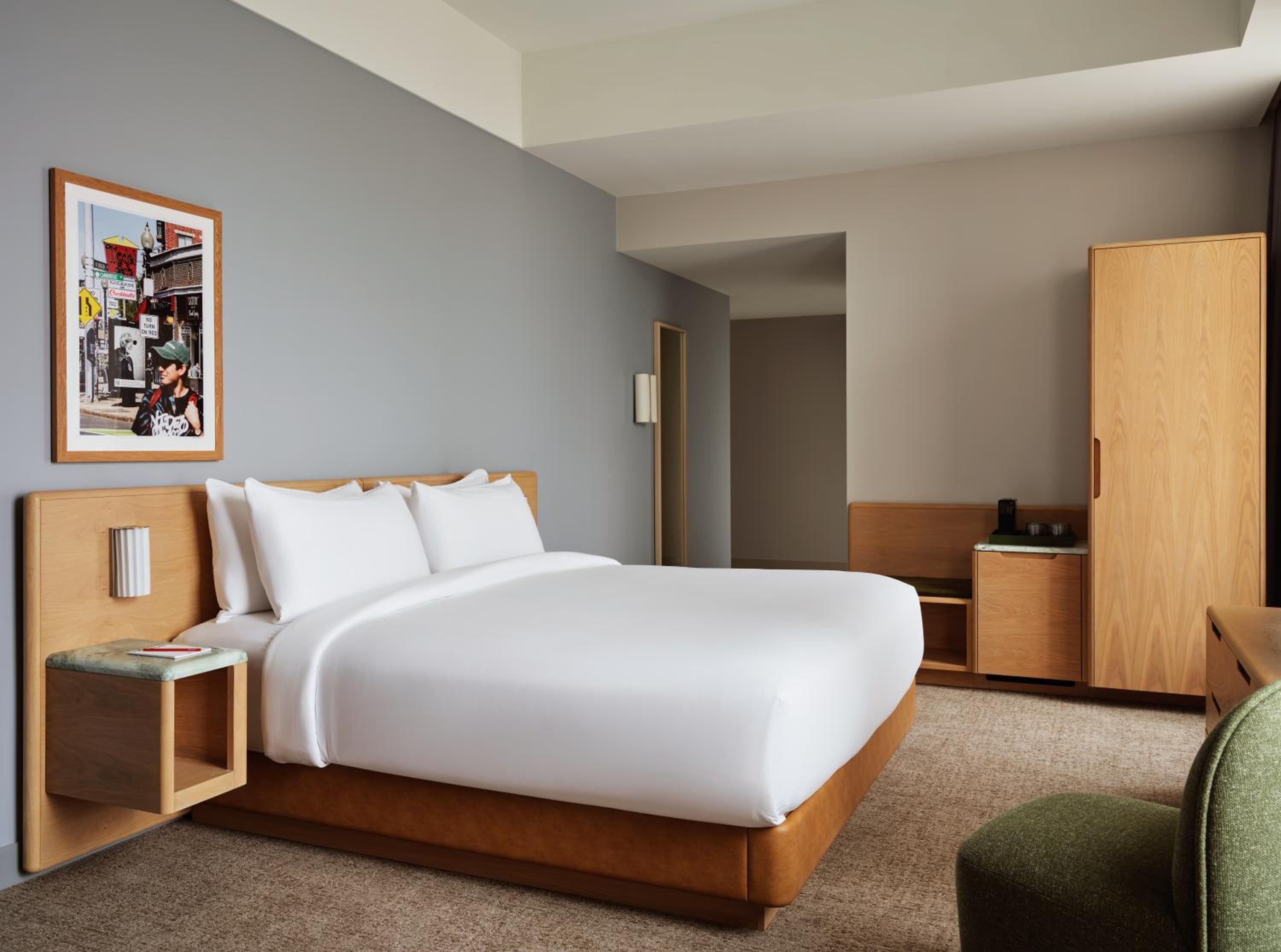 Premier King Room photo 3