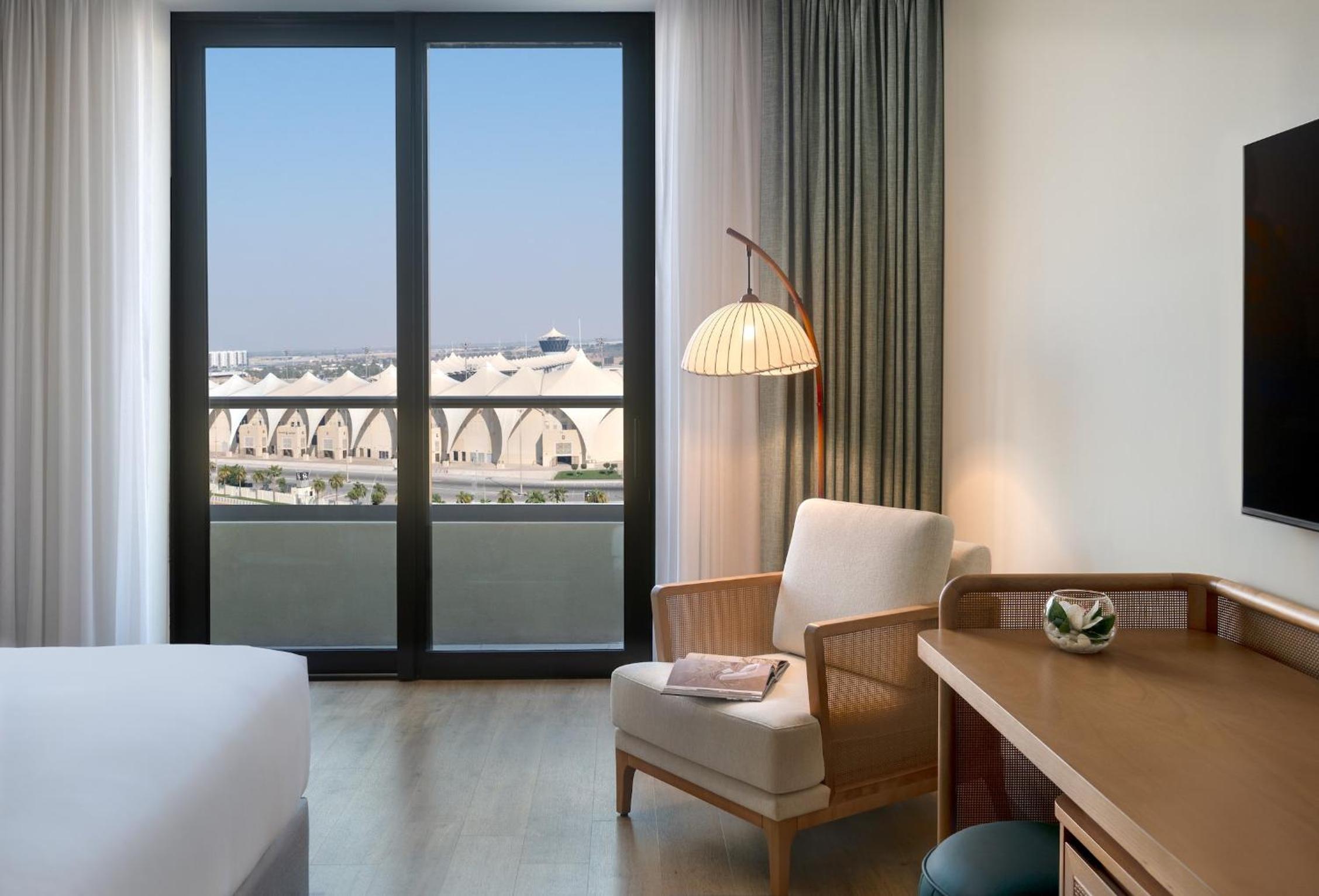 Deluxe King Room with Plaza View and Balcony - Theme Park Access