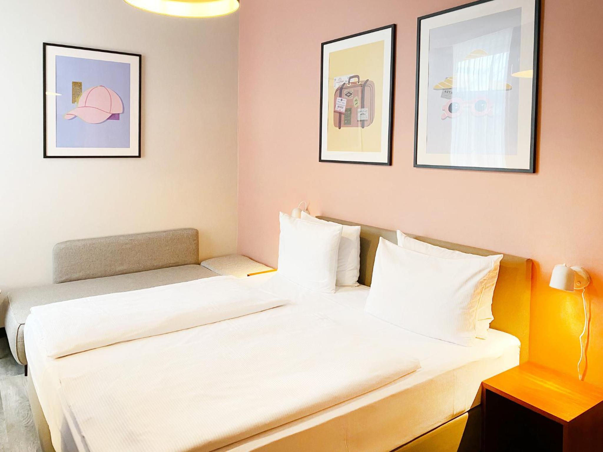 Standard King Room with Sofa Bed thumbnail 5