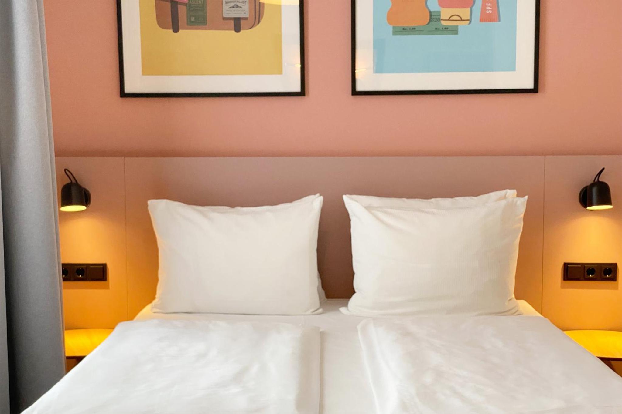 Standard Double Room thumbnail 6