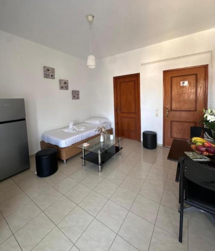 One-Bedroom Apartment with Balcony and Sea View photo 2