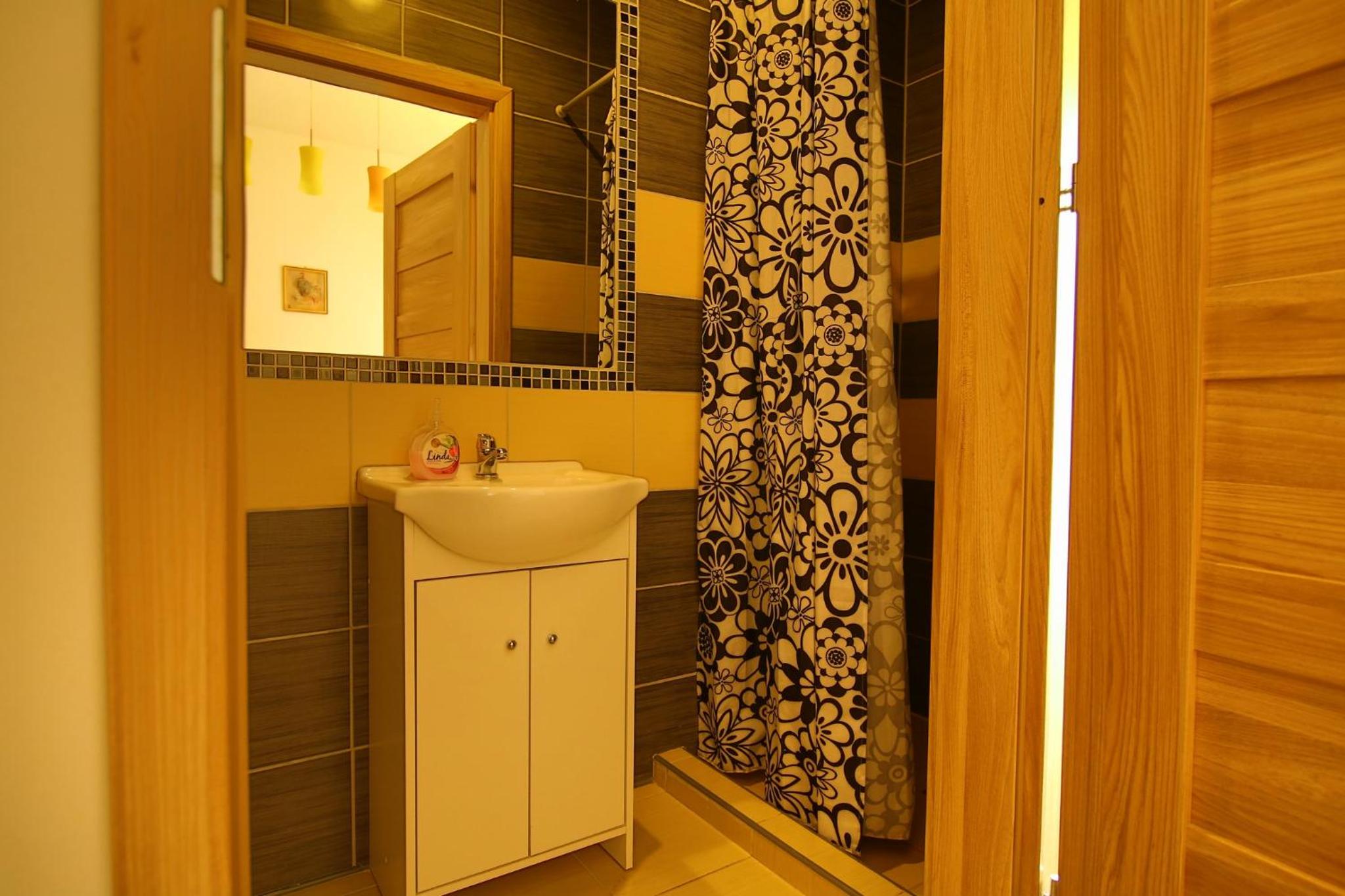 Single Room with Private Bathroom photo 3