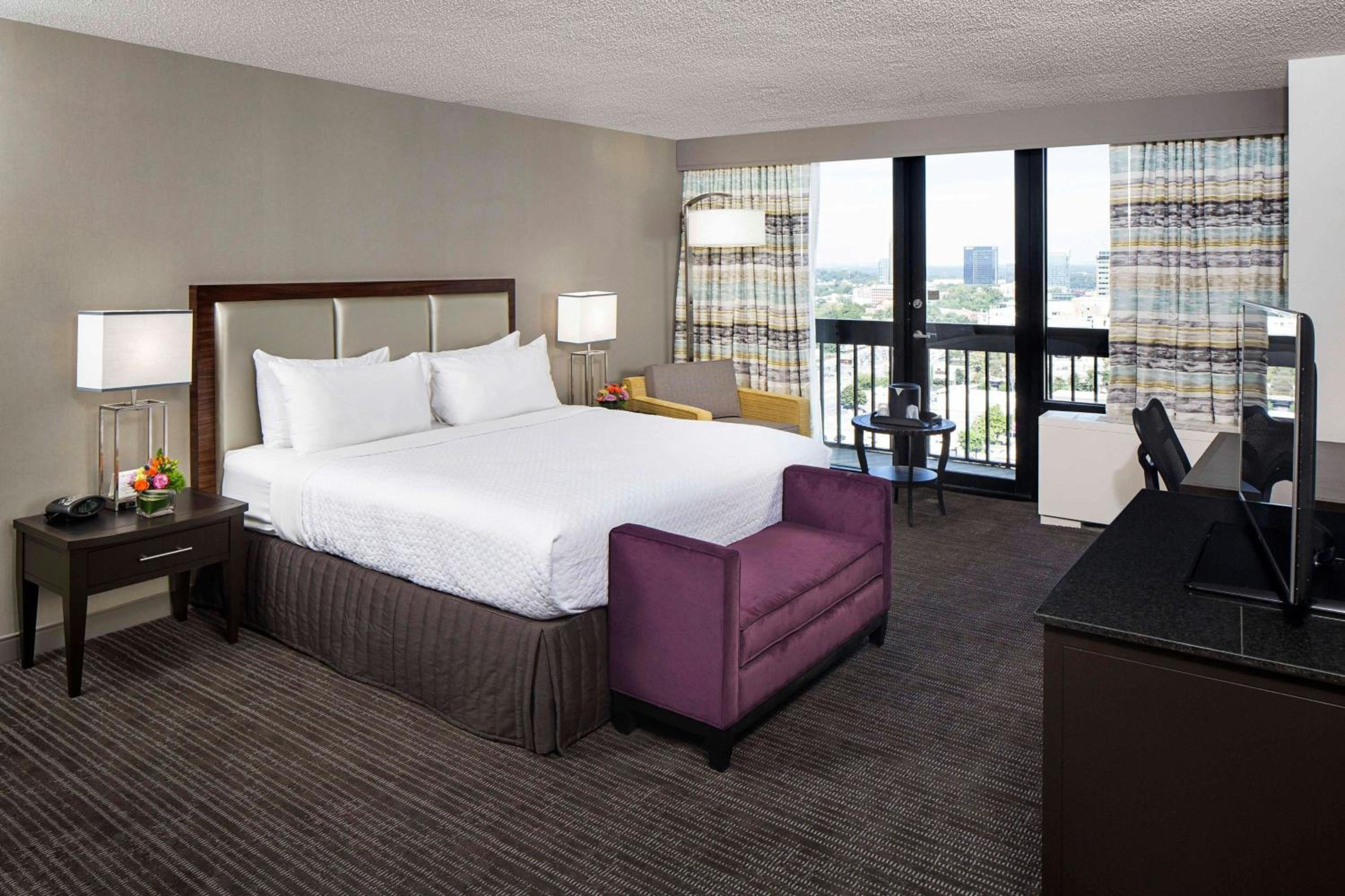 One-Bedroom King Suite with Sofa Bed  - Photo 2