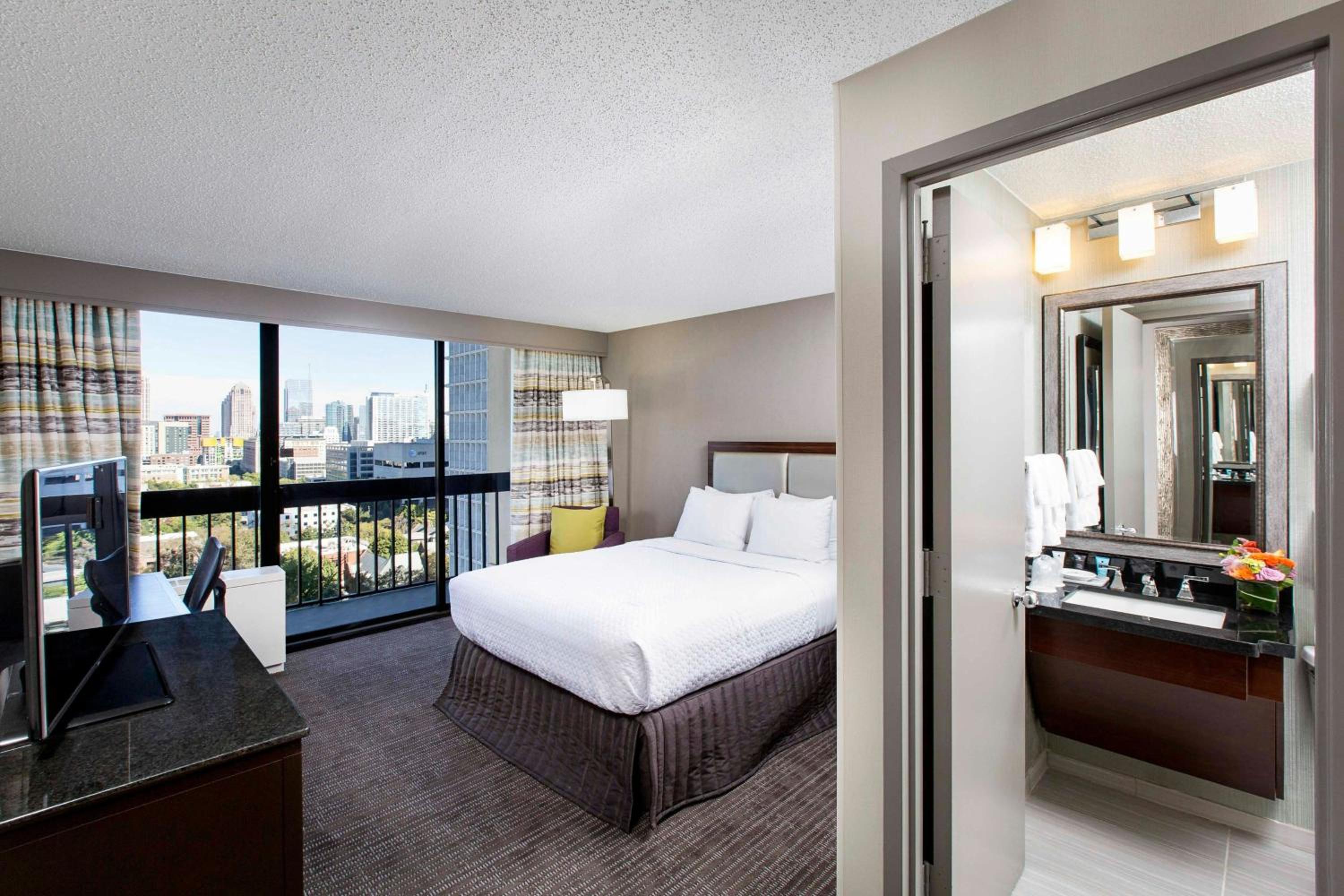 Studio Suite with Queen Bed and Sofa Bed - Photo 3