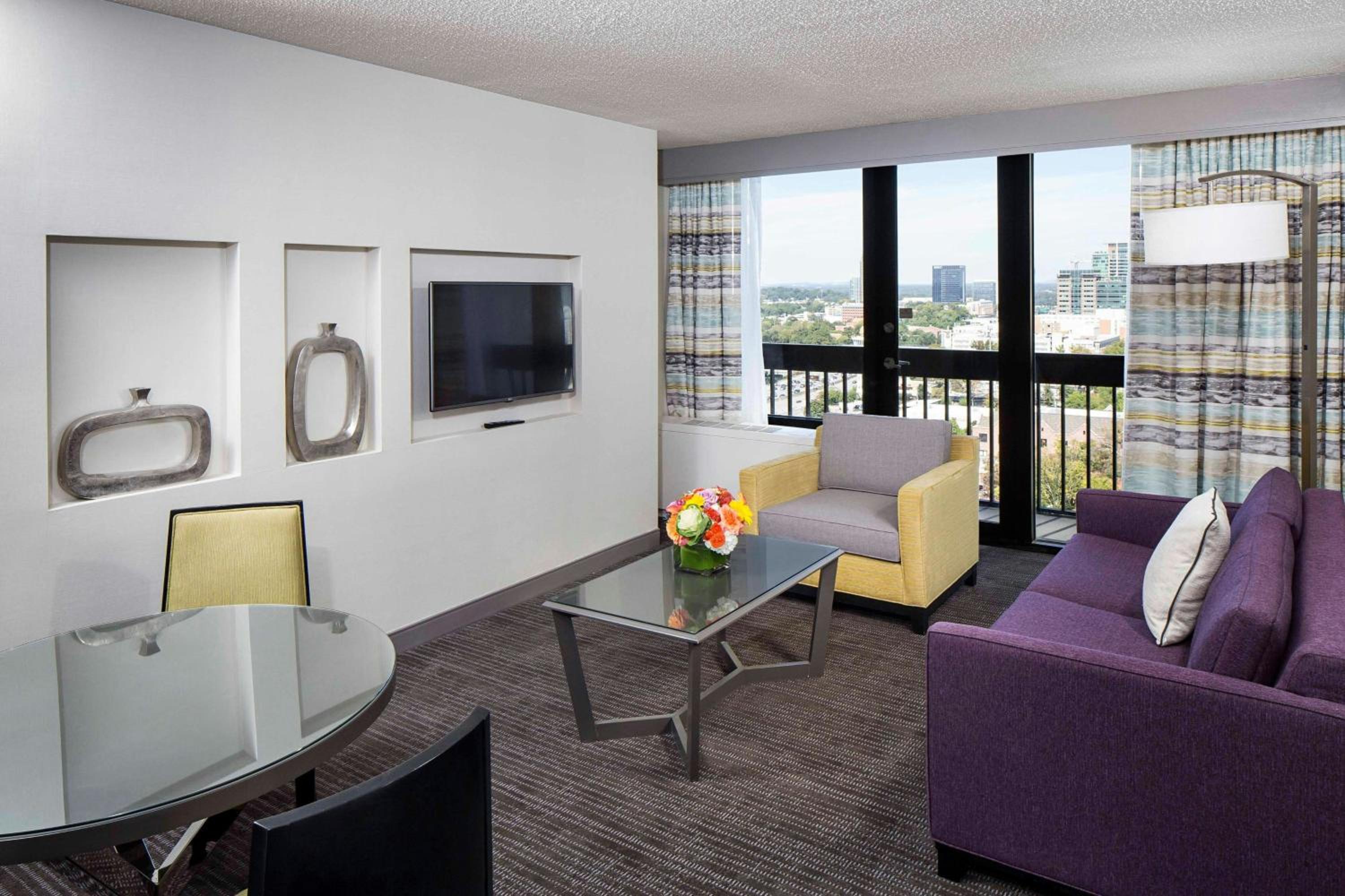 Studio Suite with Queen Bed and Sofa Bed - Photo 2