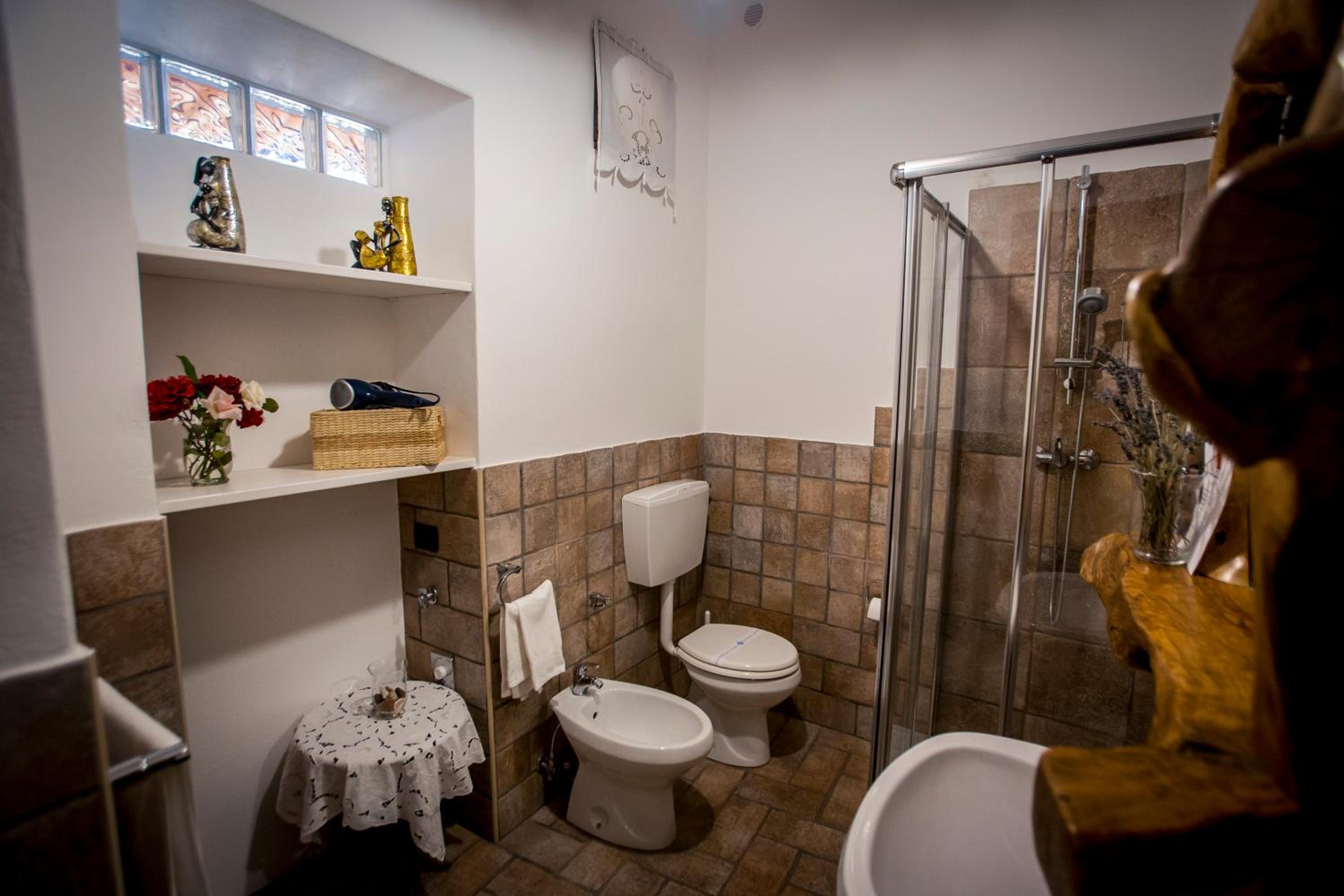 One-Bedroom Apartment - Photo 8