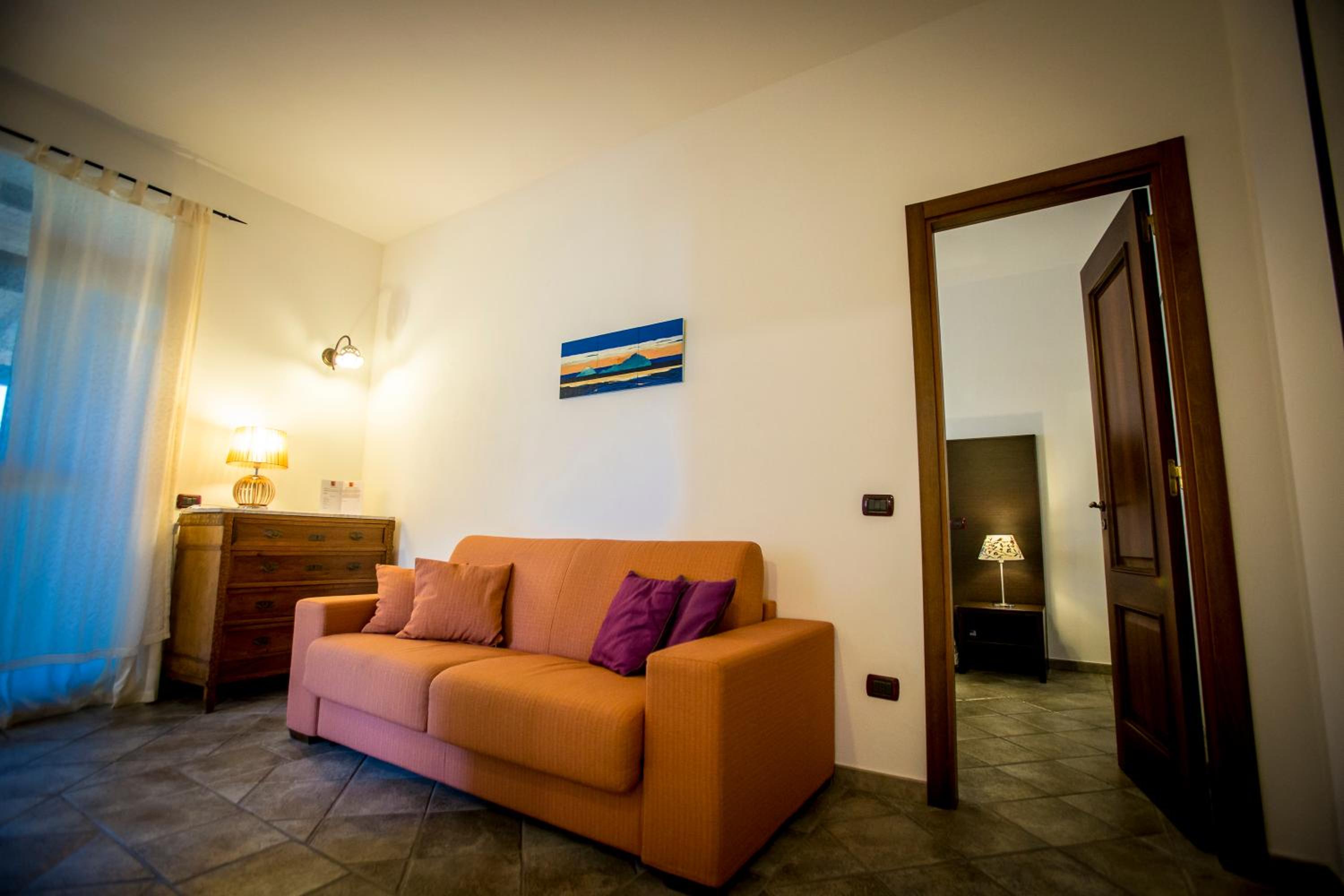 One-Bedroom Apartment - Photo 2