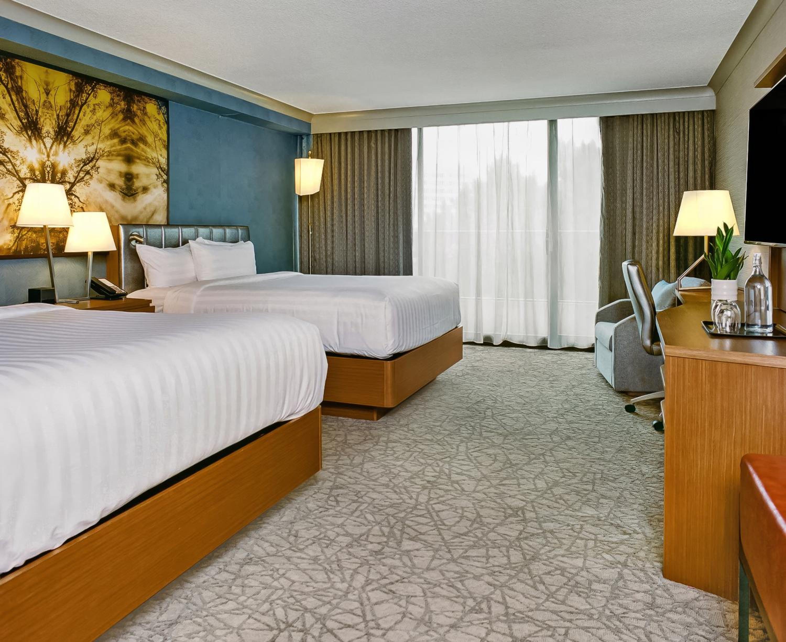 One-Bedroom Queen Suite - Photo 2