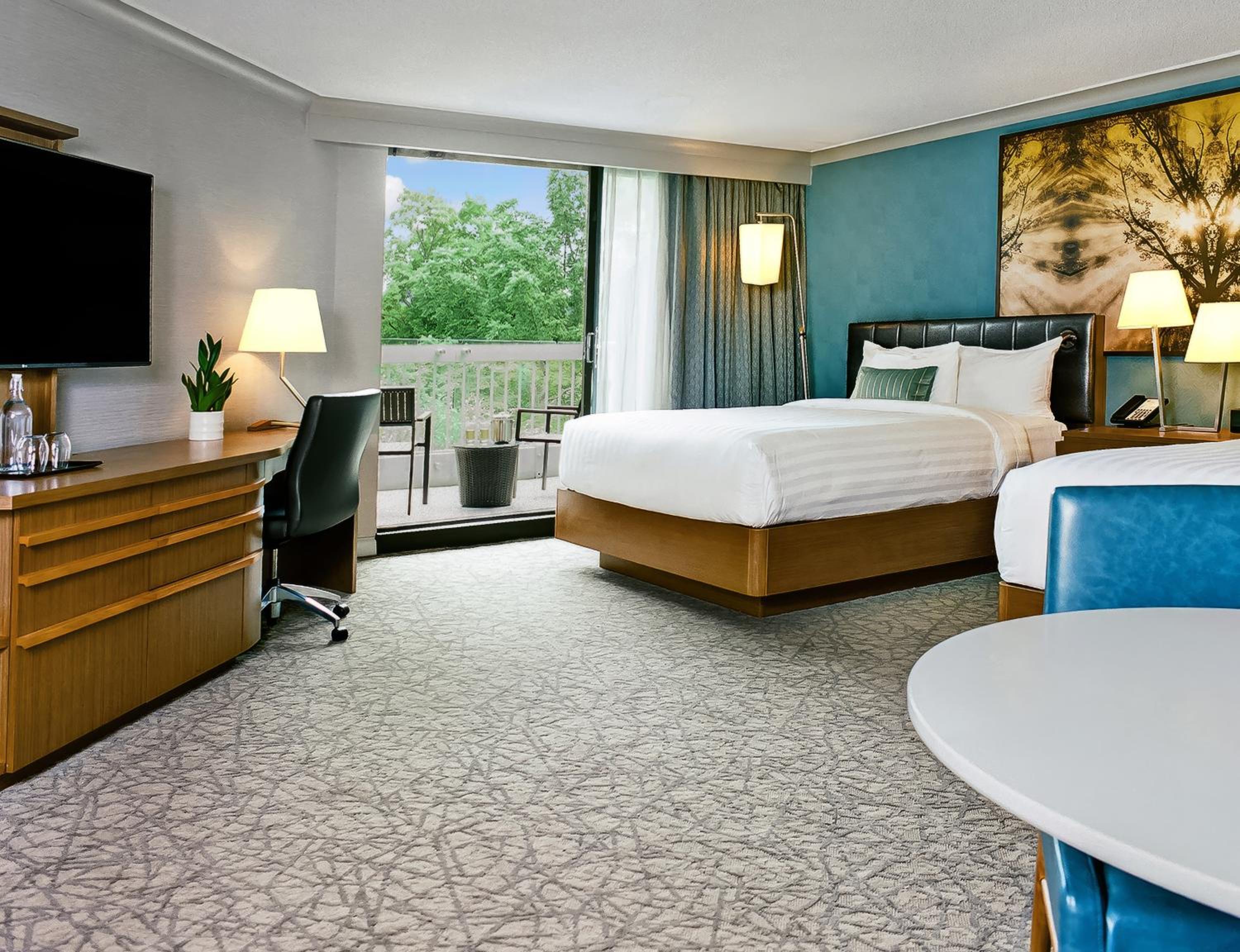 Premium Queen Room with Two Queen Beds, Additional Living Area and Ravine View - Photo 1