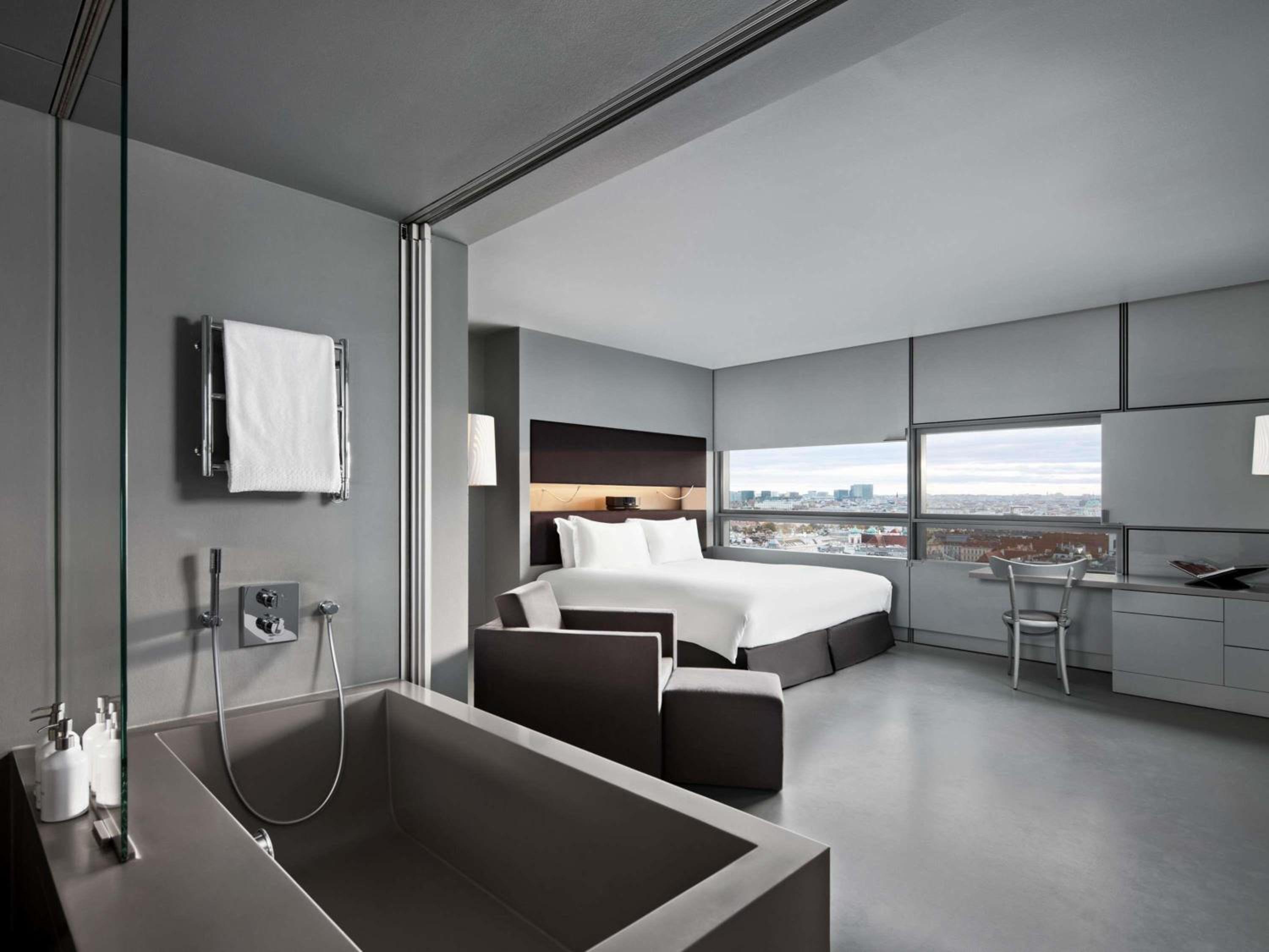 Executive – Cathedral View, 1 king bed or 2 single beds - Photo 3