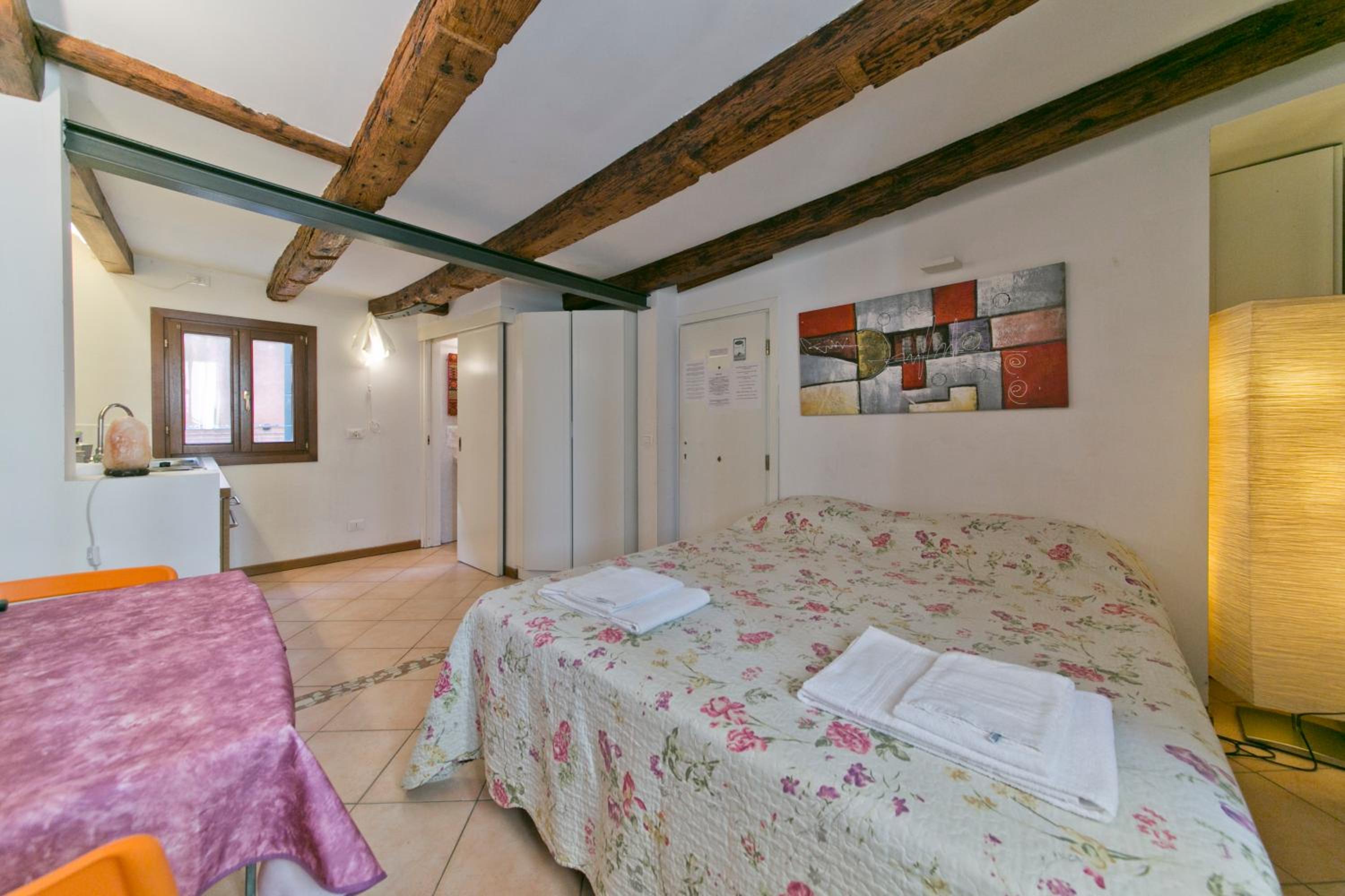 Studio Apartment photo 2