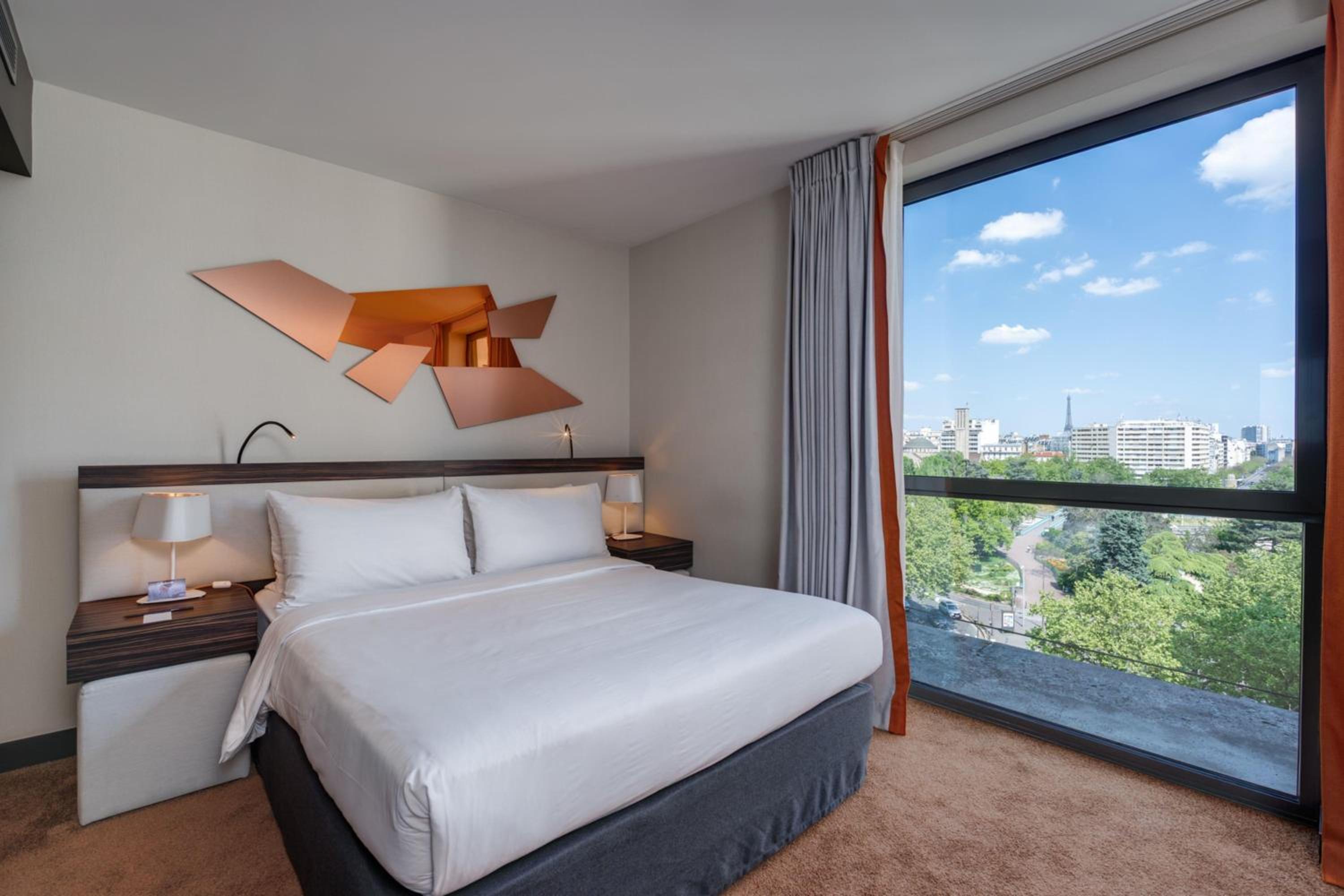 Queen Deluxe Room with Garden View