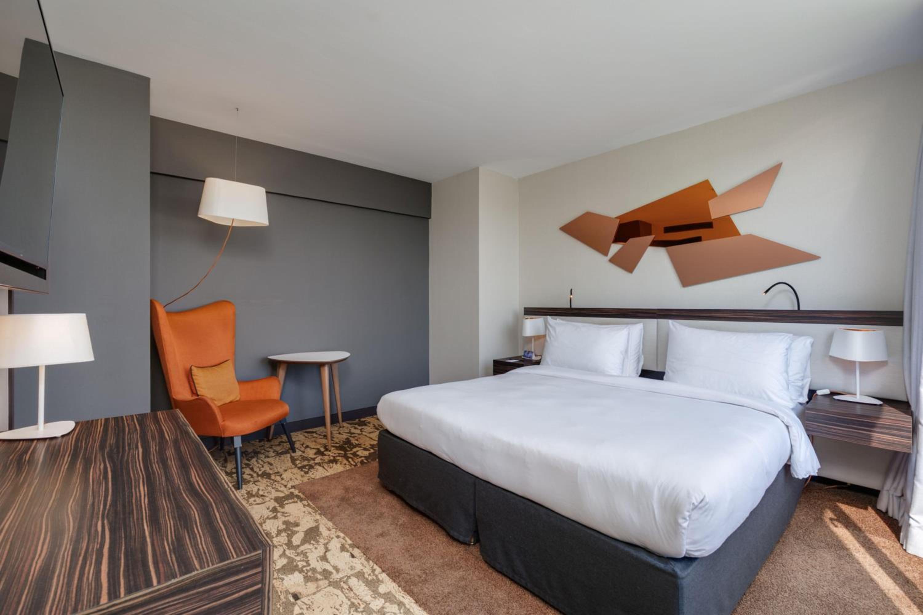 One-Bedroom King Suite