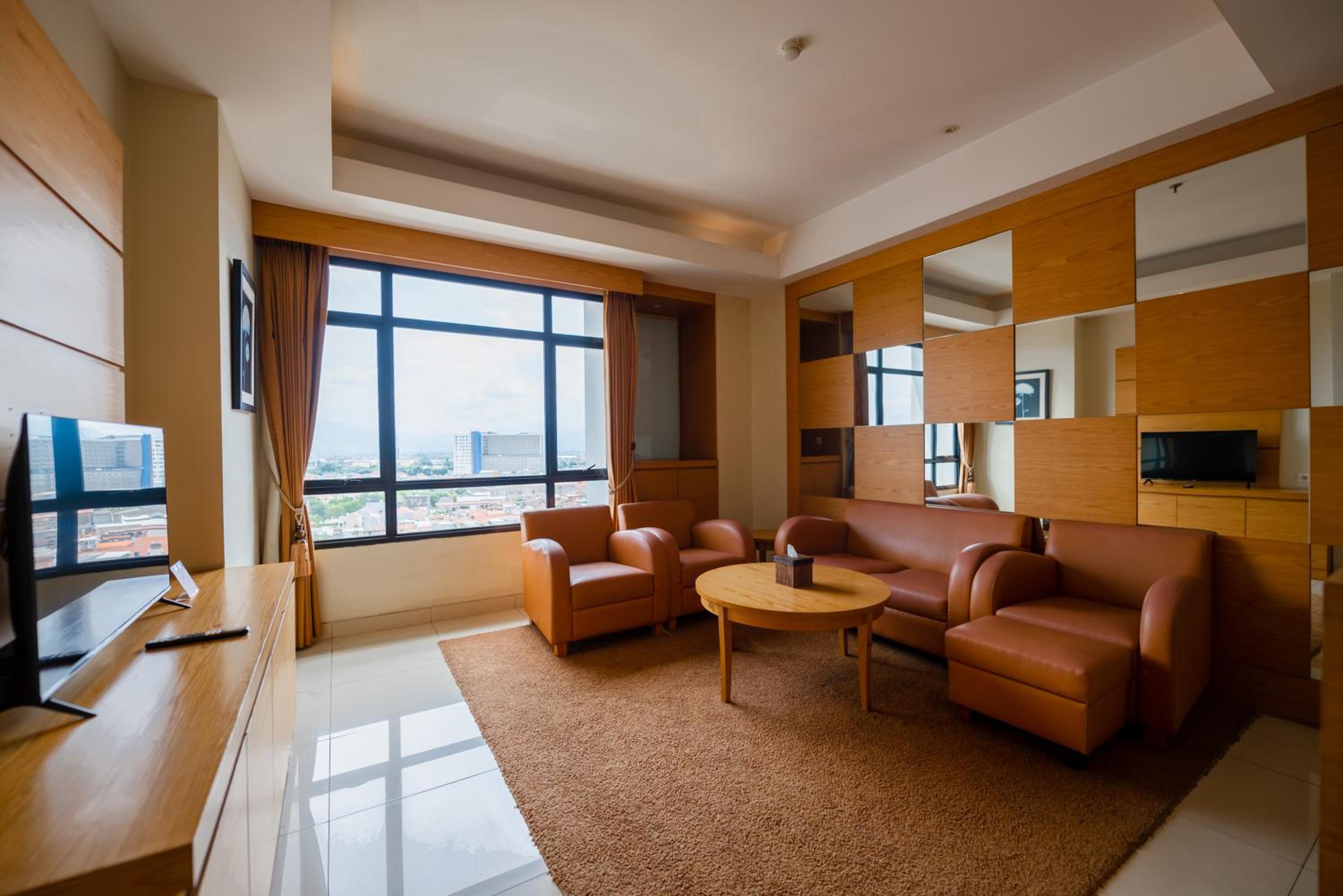 Queen Room photo 2