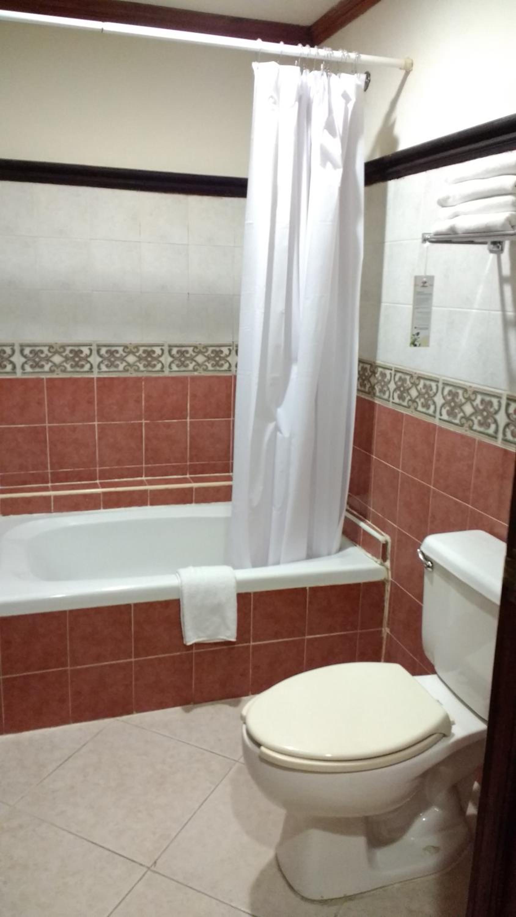 Double Room with Two Double Beds - Photo 2