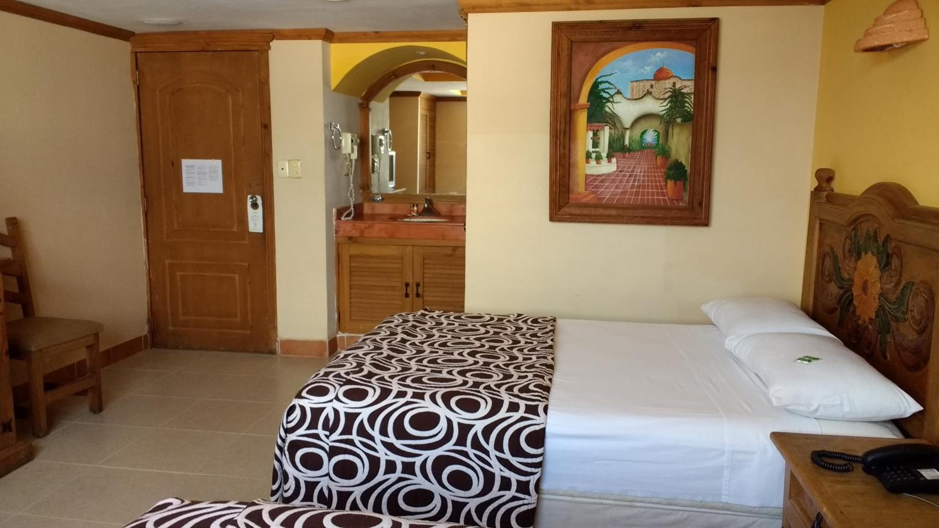 Double Room with Two Double Beds - Photo 5