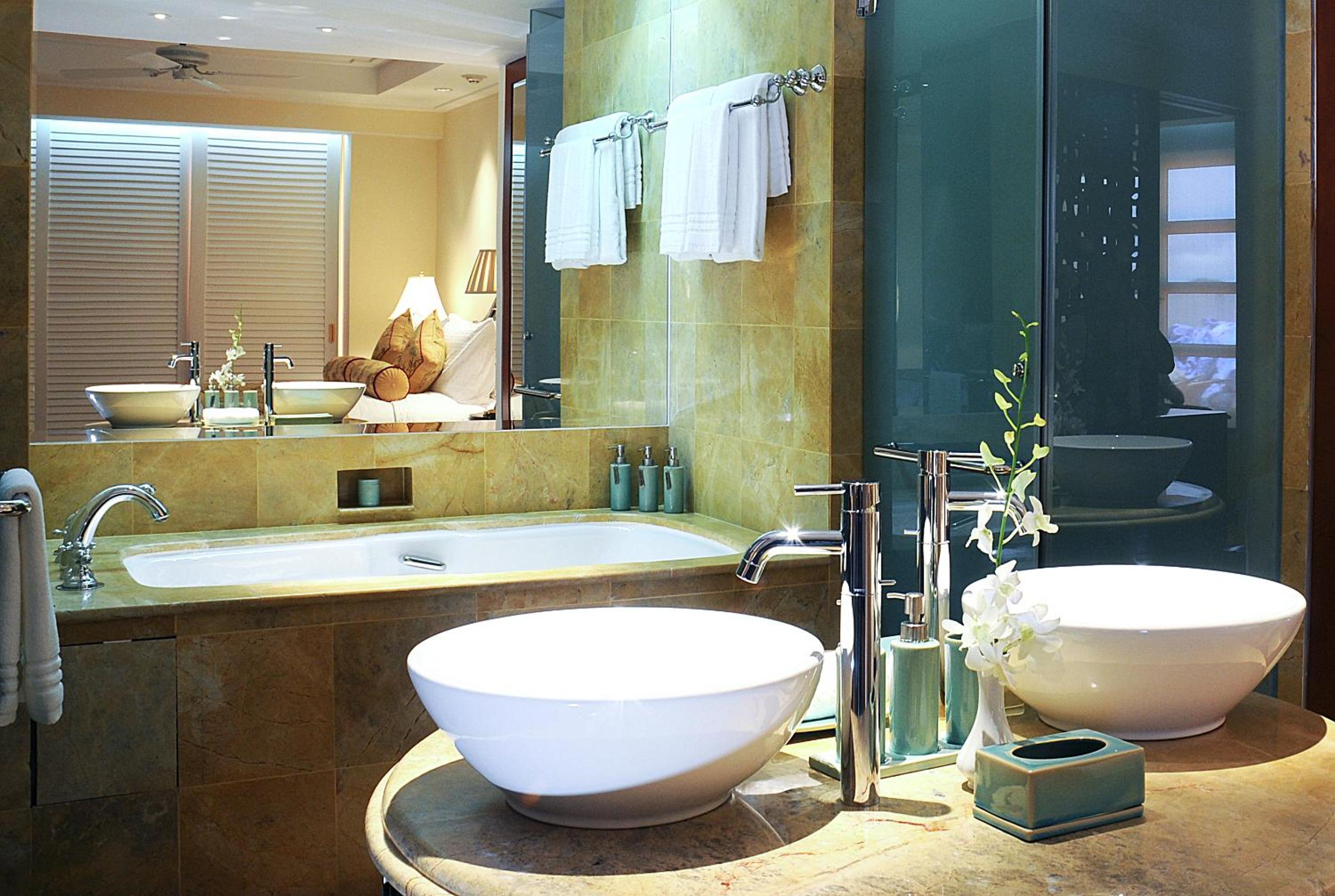 One-Bedroom Suite - Photo 5