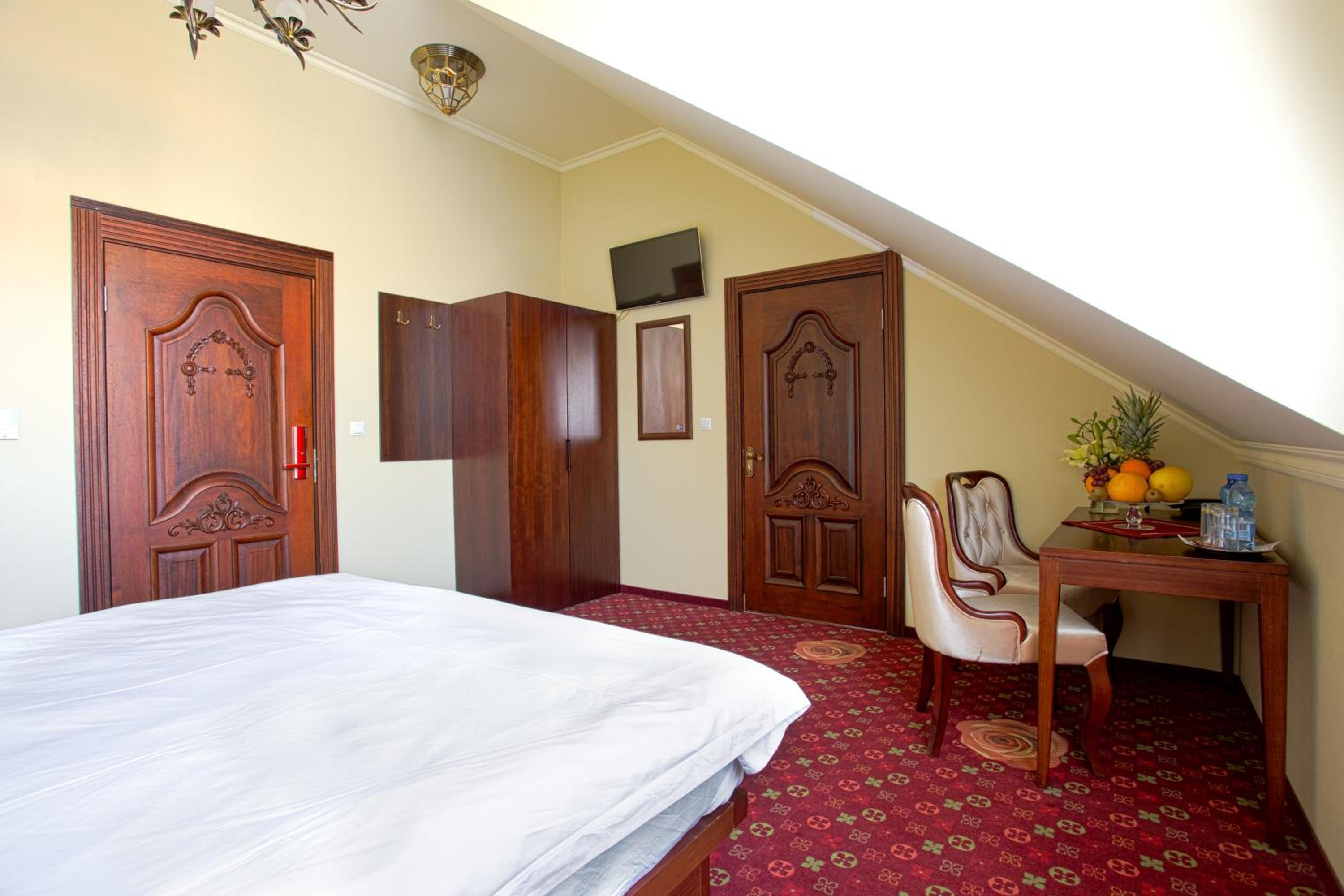 Deluxe King Room photo 2