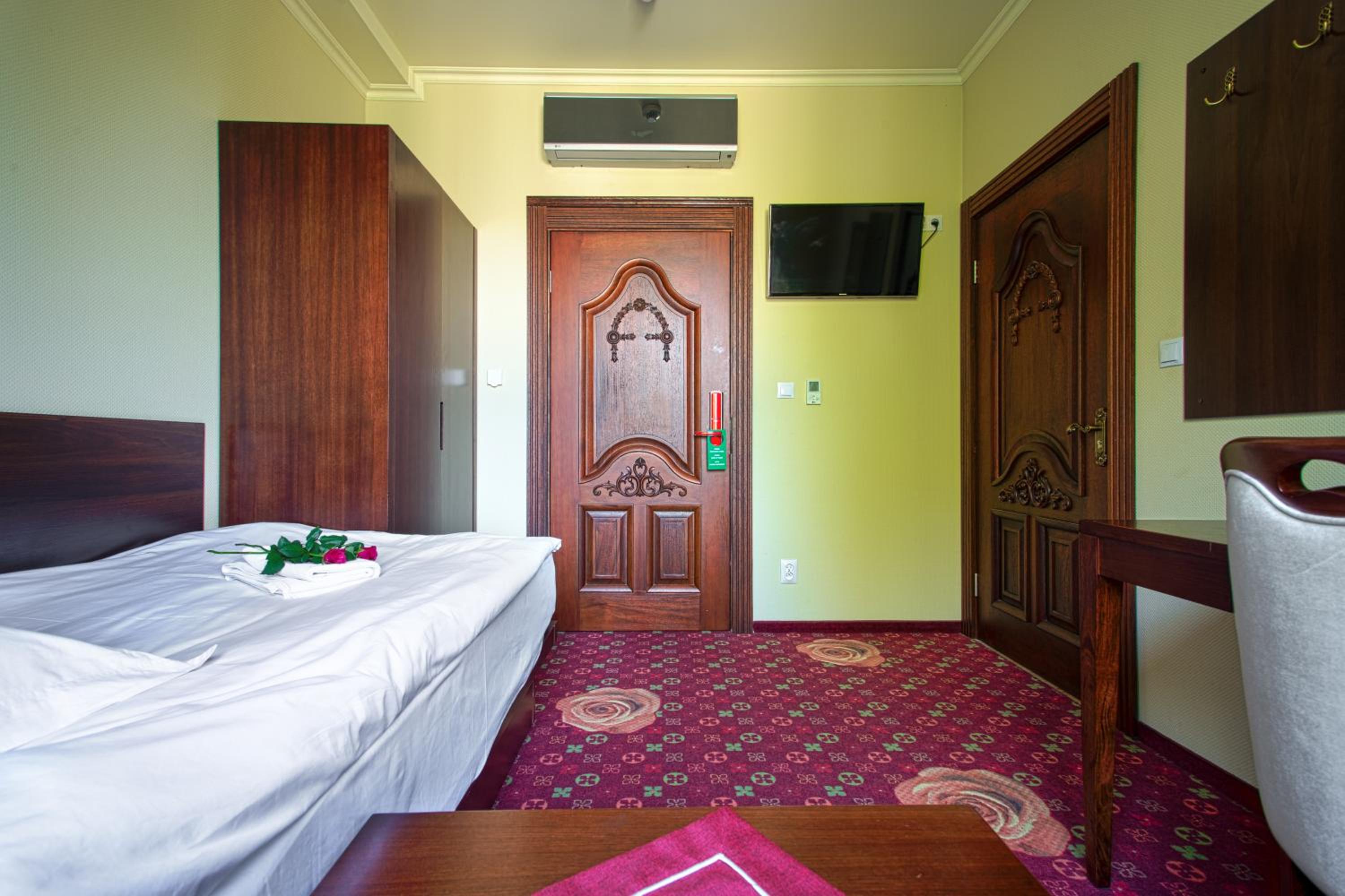 Single Room photo 2