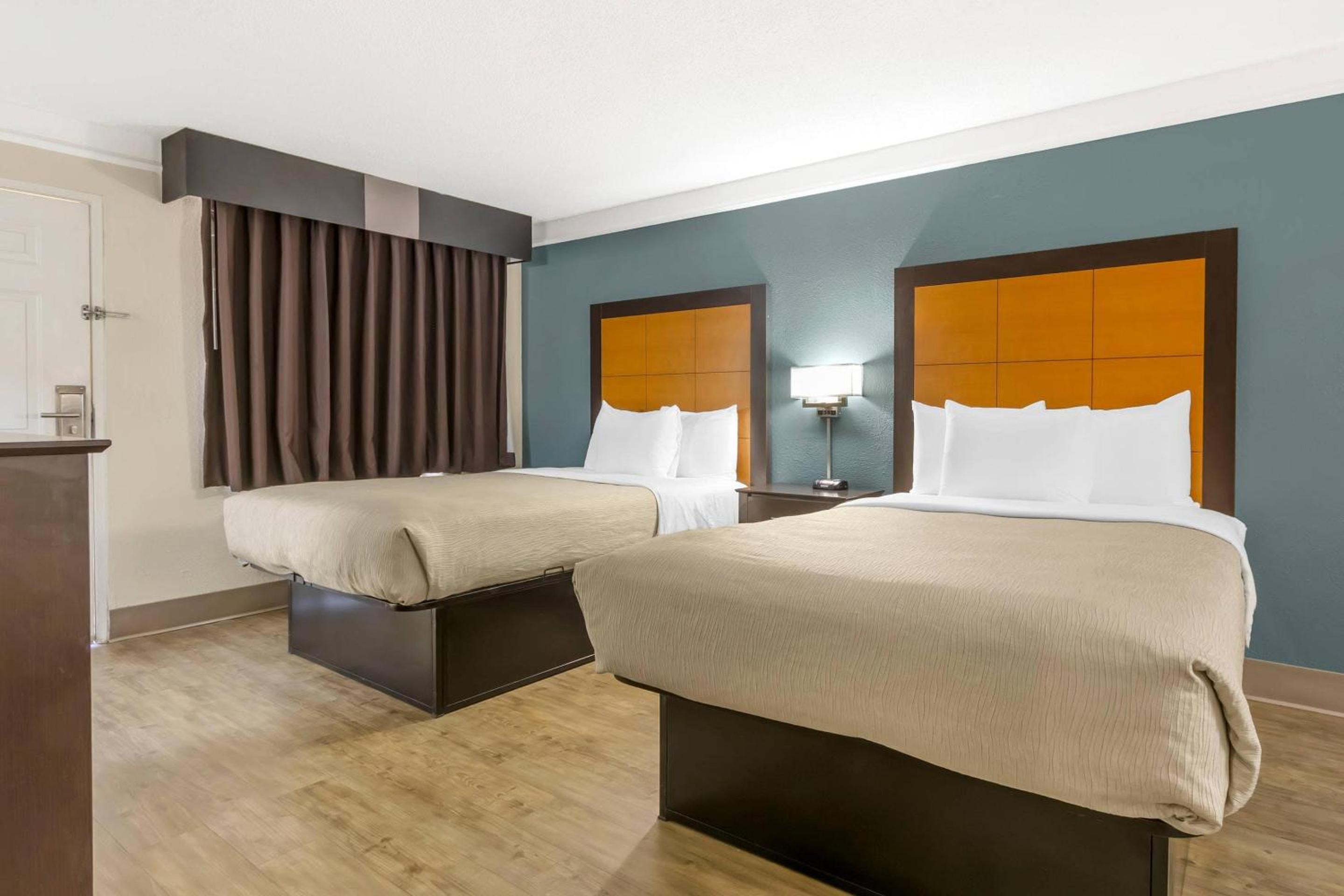 Double Room with Two Double Beds - Non-Smoking - Photo 2