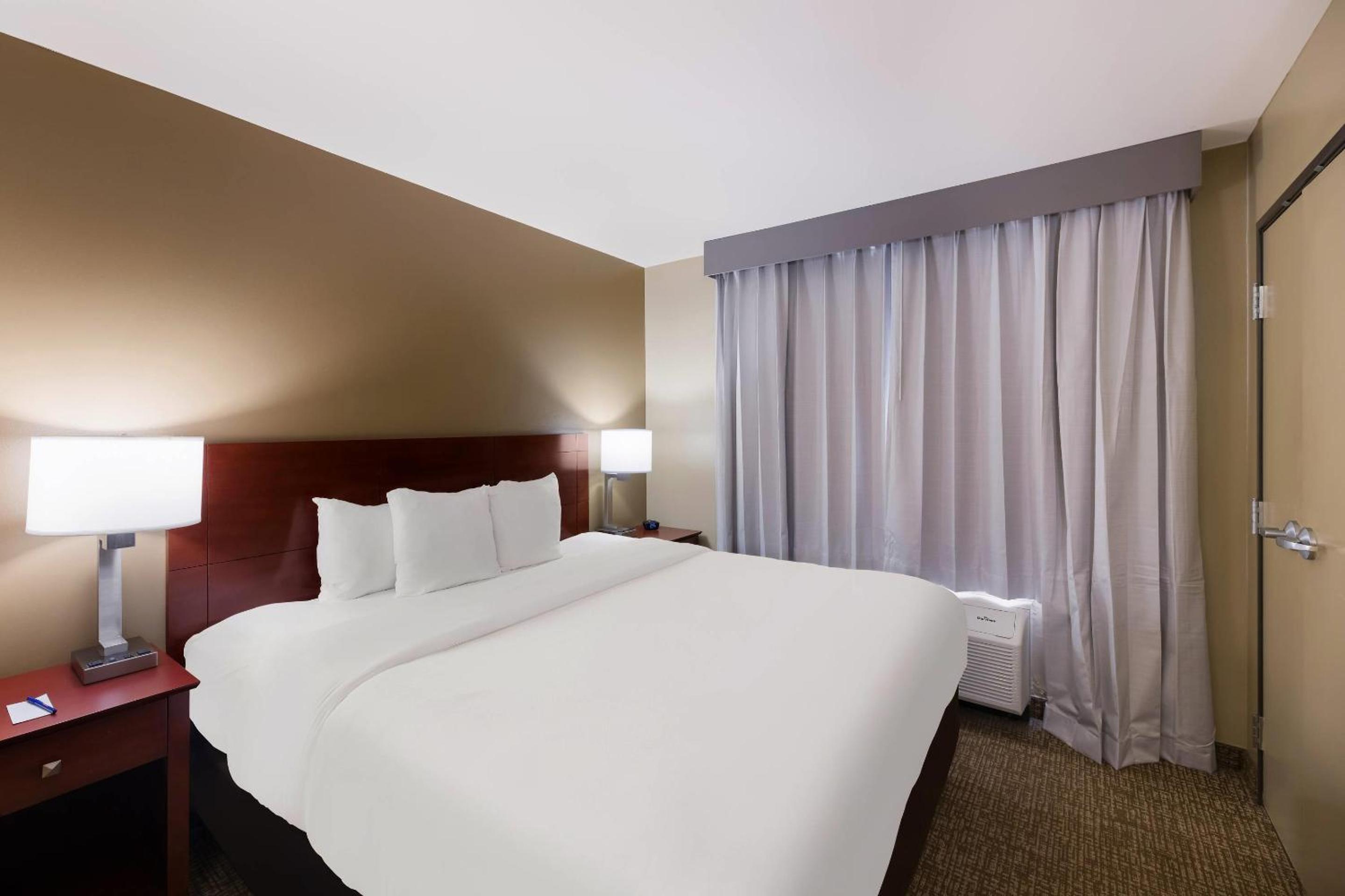 Standard King Suite photo 2