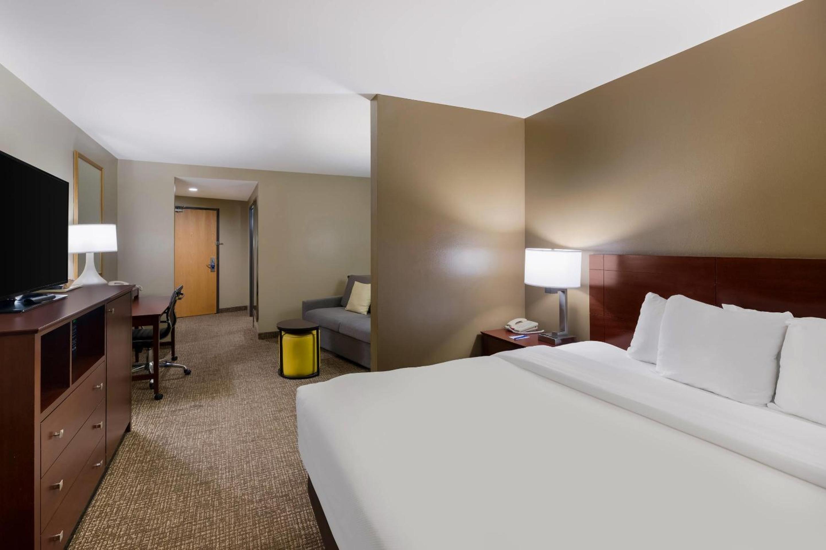 Standard King Suite photo 3