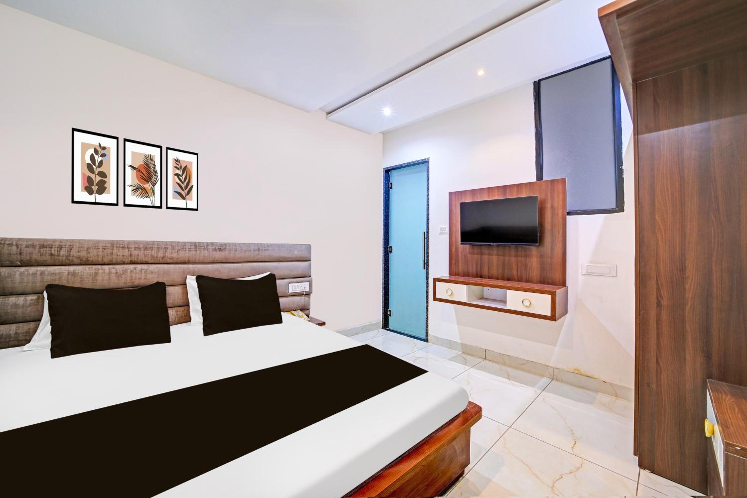 Comfort Triple Room with Shower photo 1