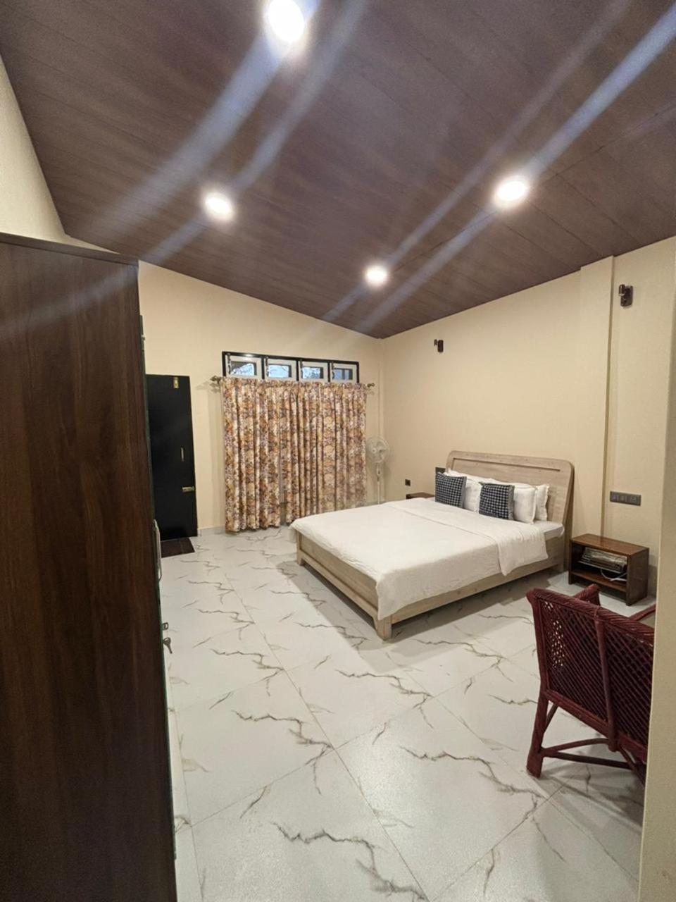 Queen Room with Balcony photo 3