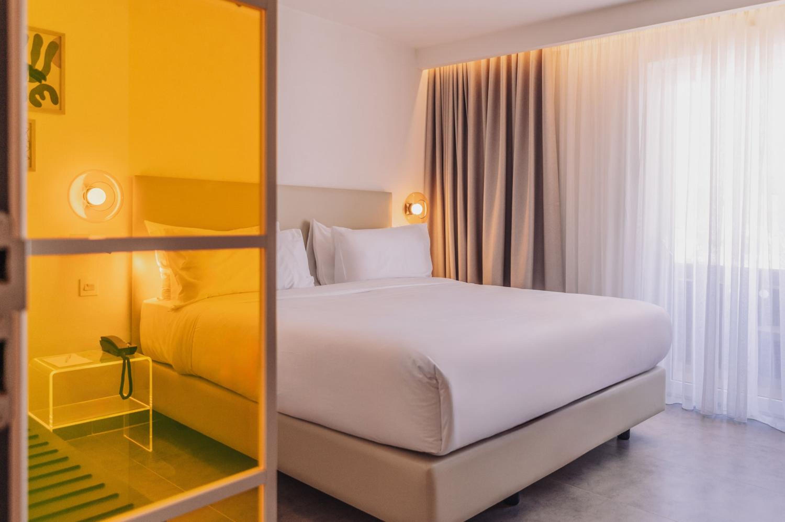 Communicated Rooms Sea View