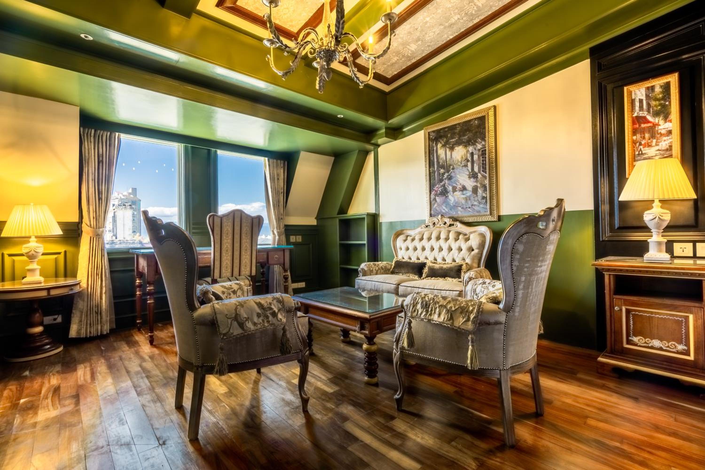 Deluxe Family Room