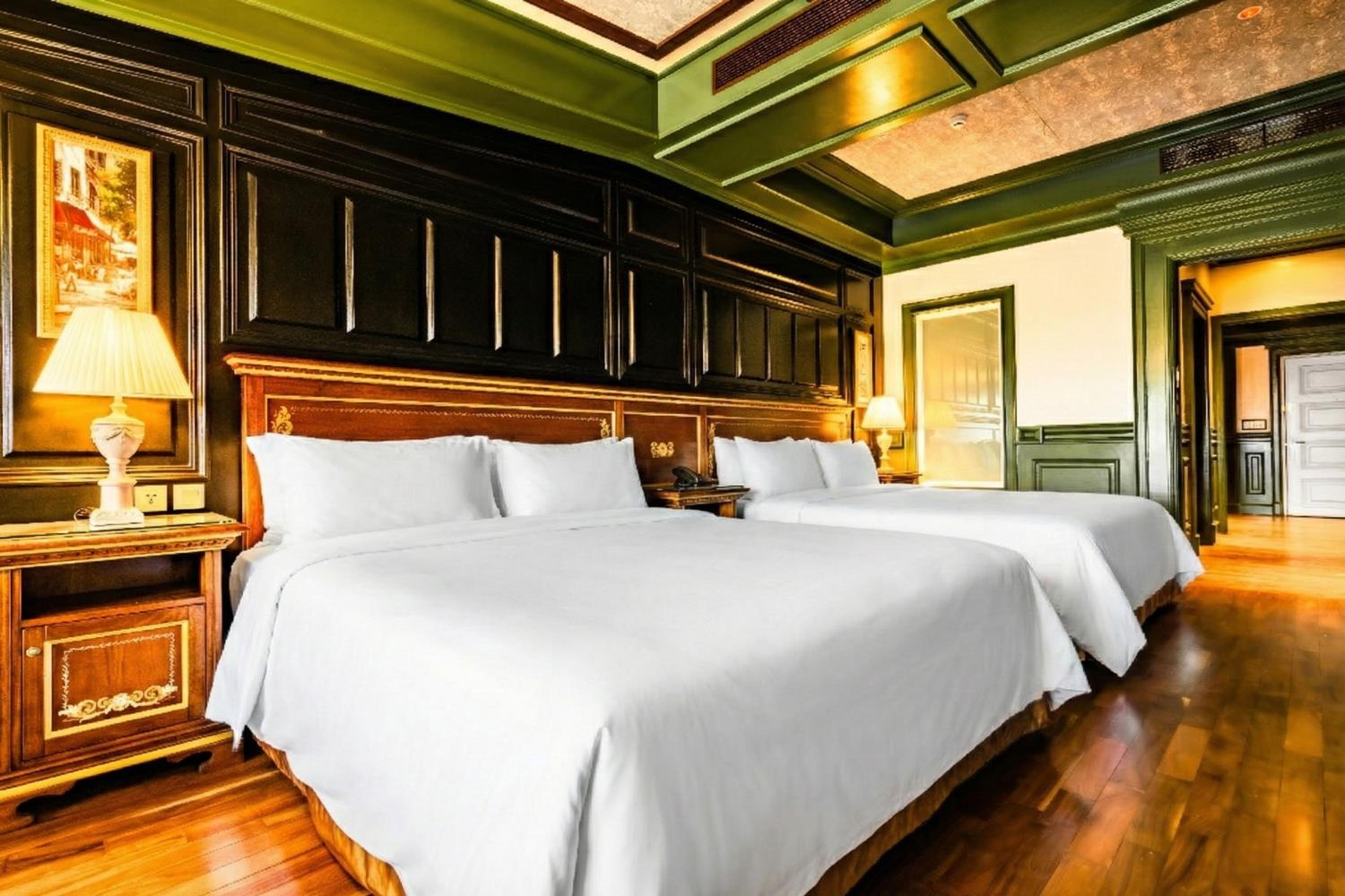 Deluxe Family Room