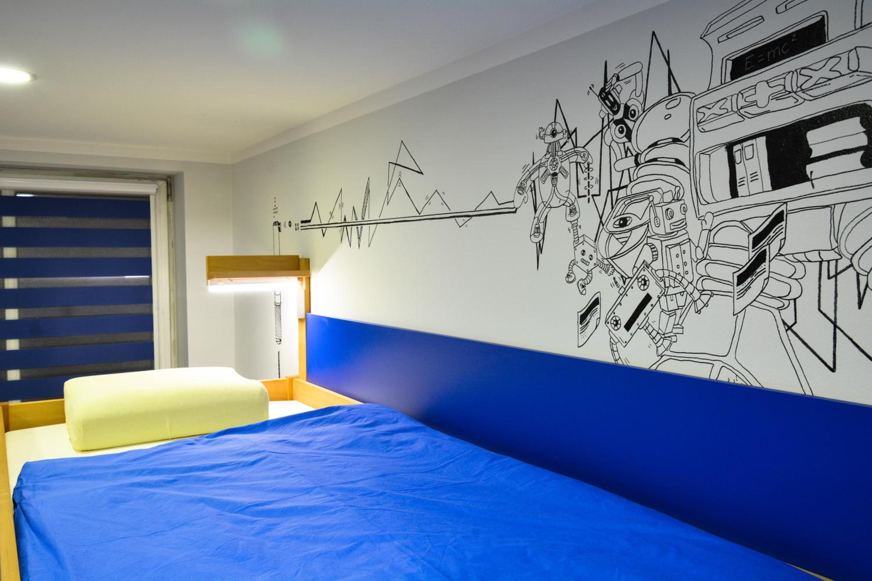 Single Bed in 8-Bed Mixed Dormitory Room photo 3