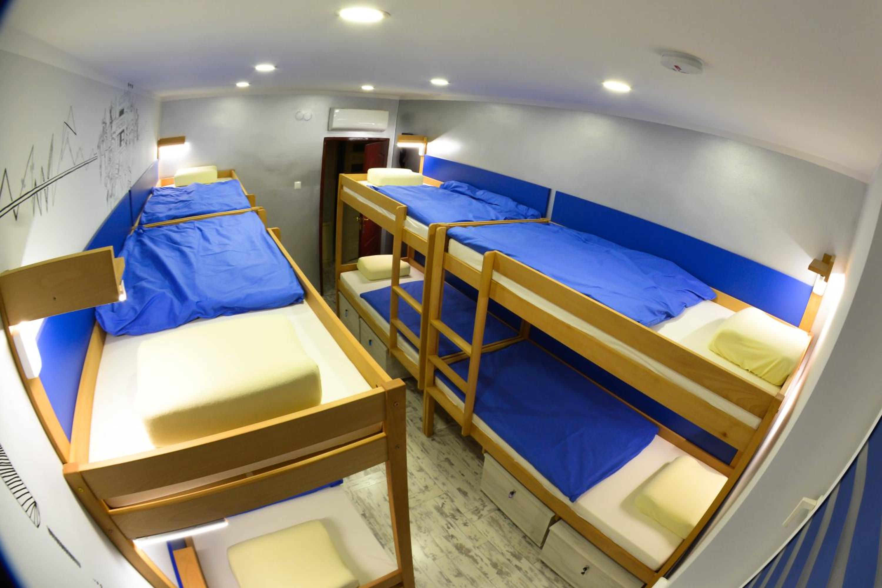 Single Bed in 8-Bed Mixed Dormitory Room photo 1