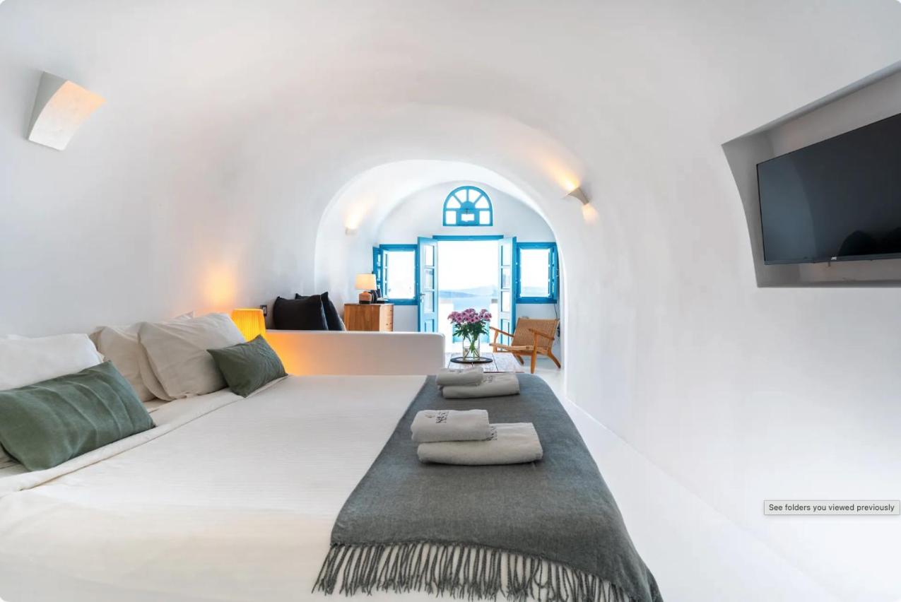 Superior Cave Villa with hot tub & Caldera View